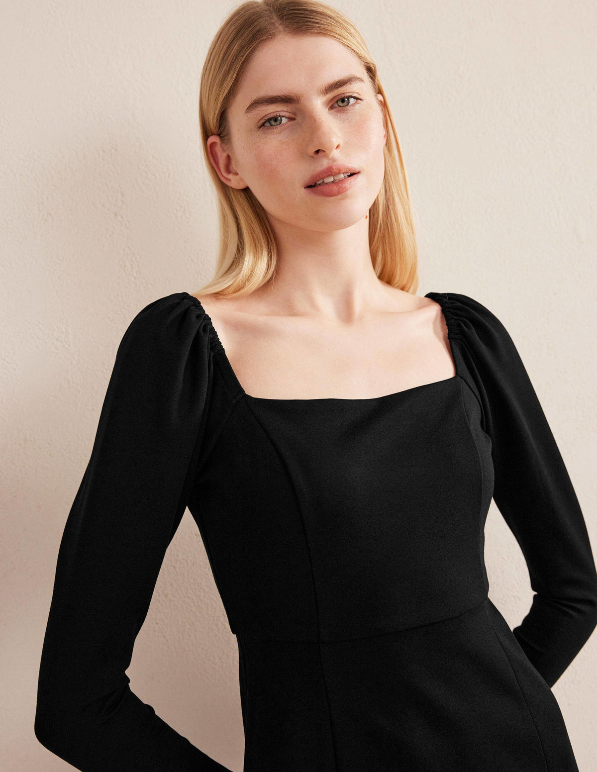Jersey-Minikleid mit eckigem Ausschnitt-Schwarz-2