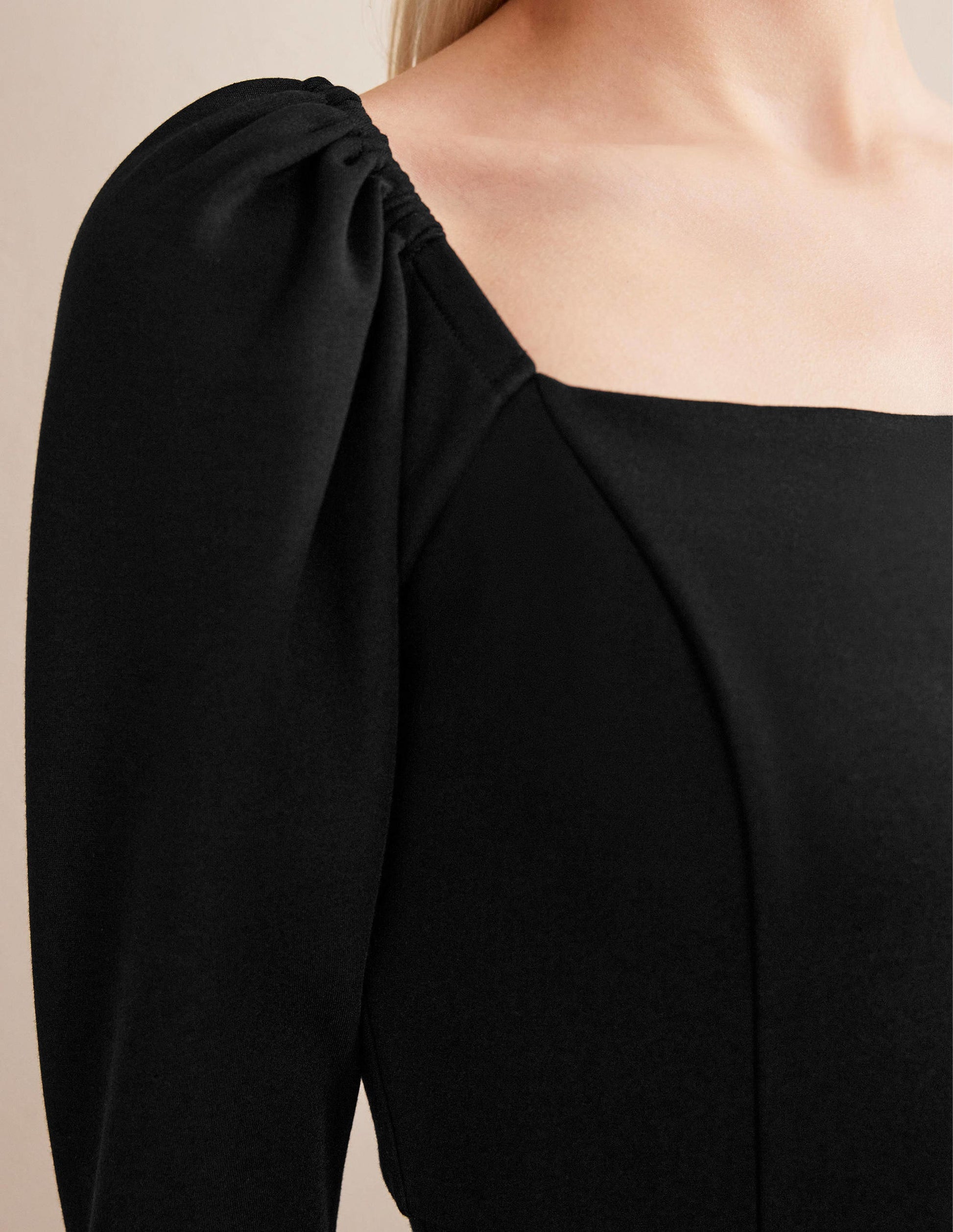 Jersey-Minikleid mit eckigem Ausschnitt-Schwarz-4