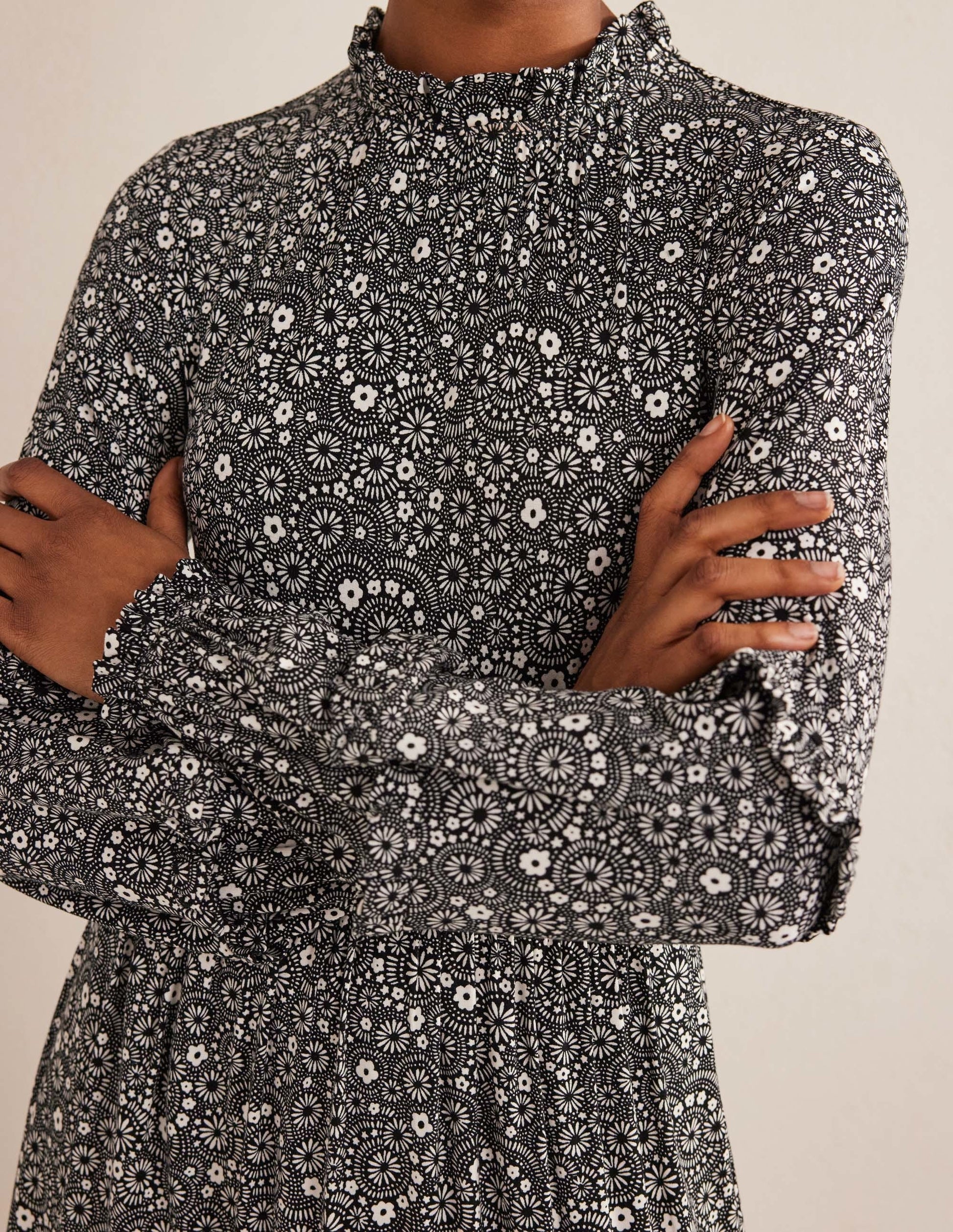 Robe midi en jersey avec insert volanté-Noir, motif Dotty Daisy-2
