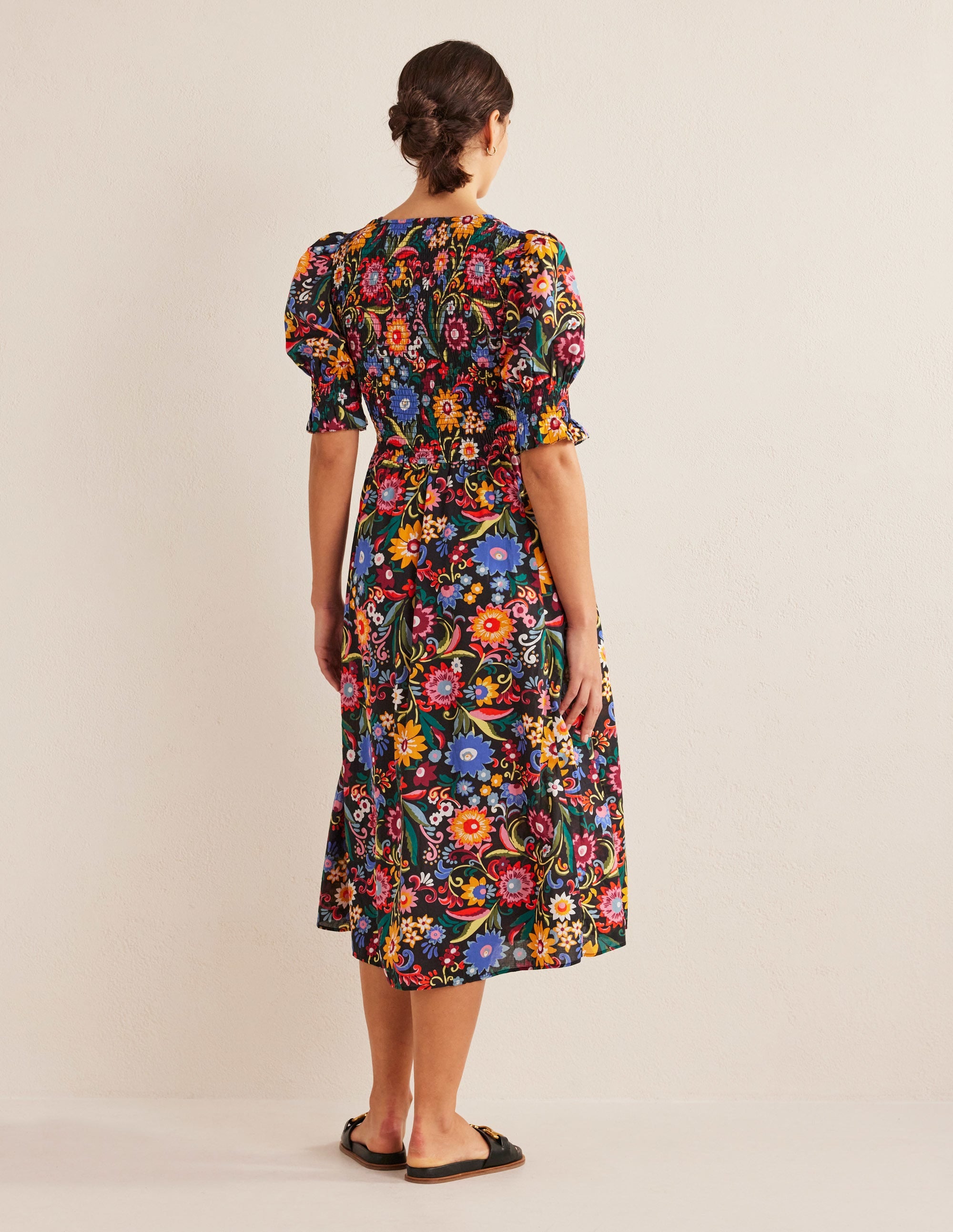 Gesmoktes Midikleid aus Leinen-Schwarz, Knallige Gardenie - Image 3