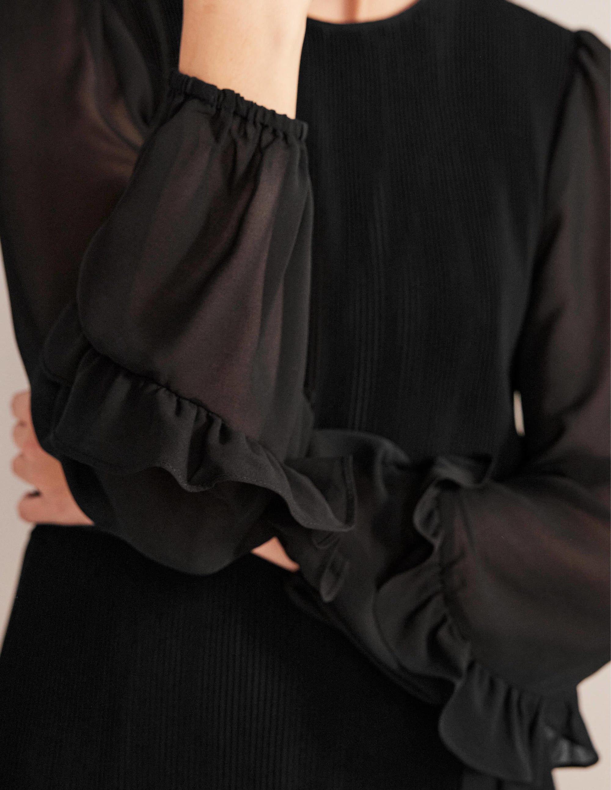 Plissiertes Minikleid-Schwarz - Image 2