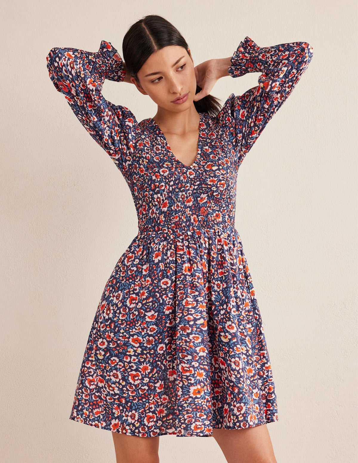 Minikleid mit gesmoktem Oberteil-Französisches Marineblau, Paradiesblüten-4