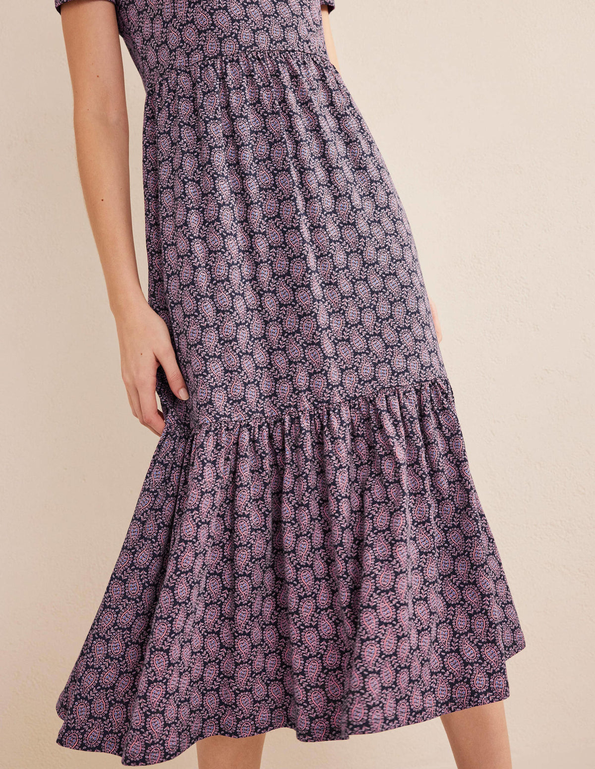 Emma Gestuftes Jersey-Midikleid-Französisches Marineblau, Paisley-Herzen - Image 2