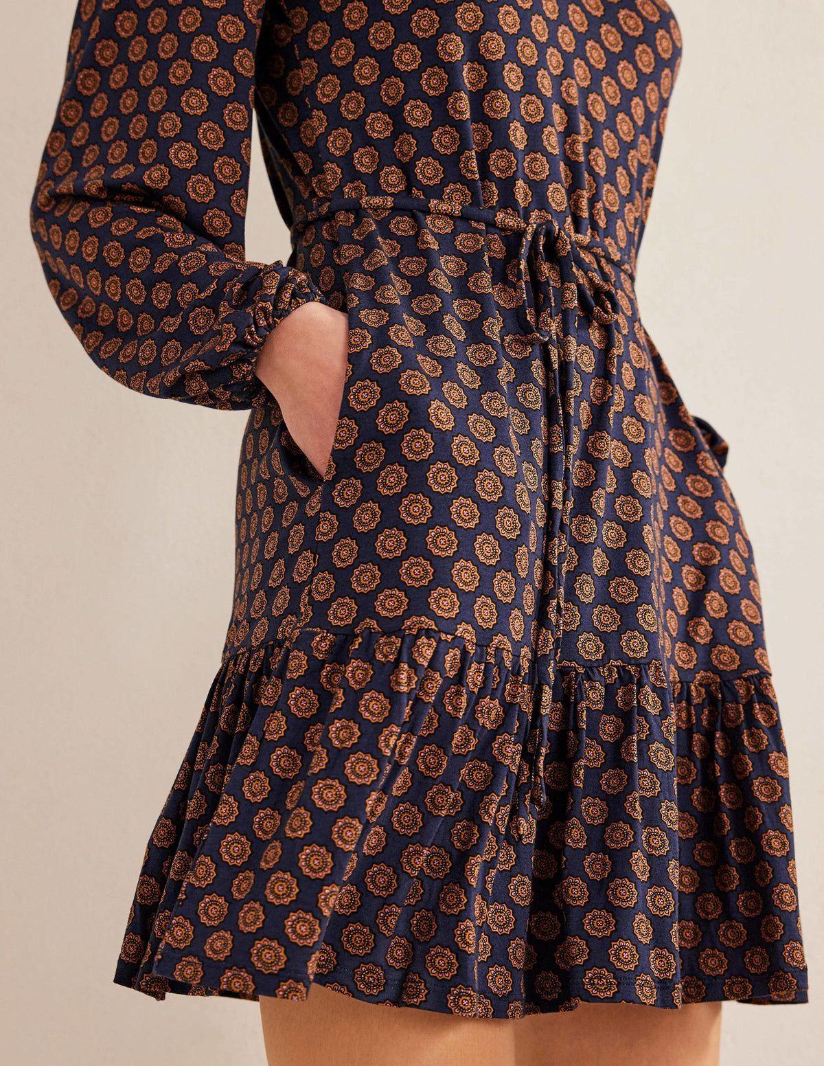 Jerseykleid mit gekerbtem Ausschnitt-Französisches Navy, Sonnenblumen-Geomuster-4