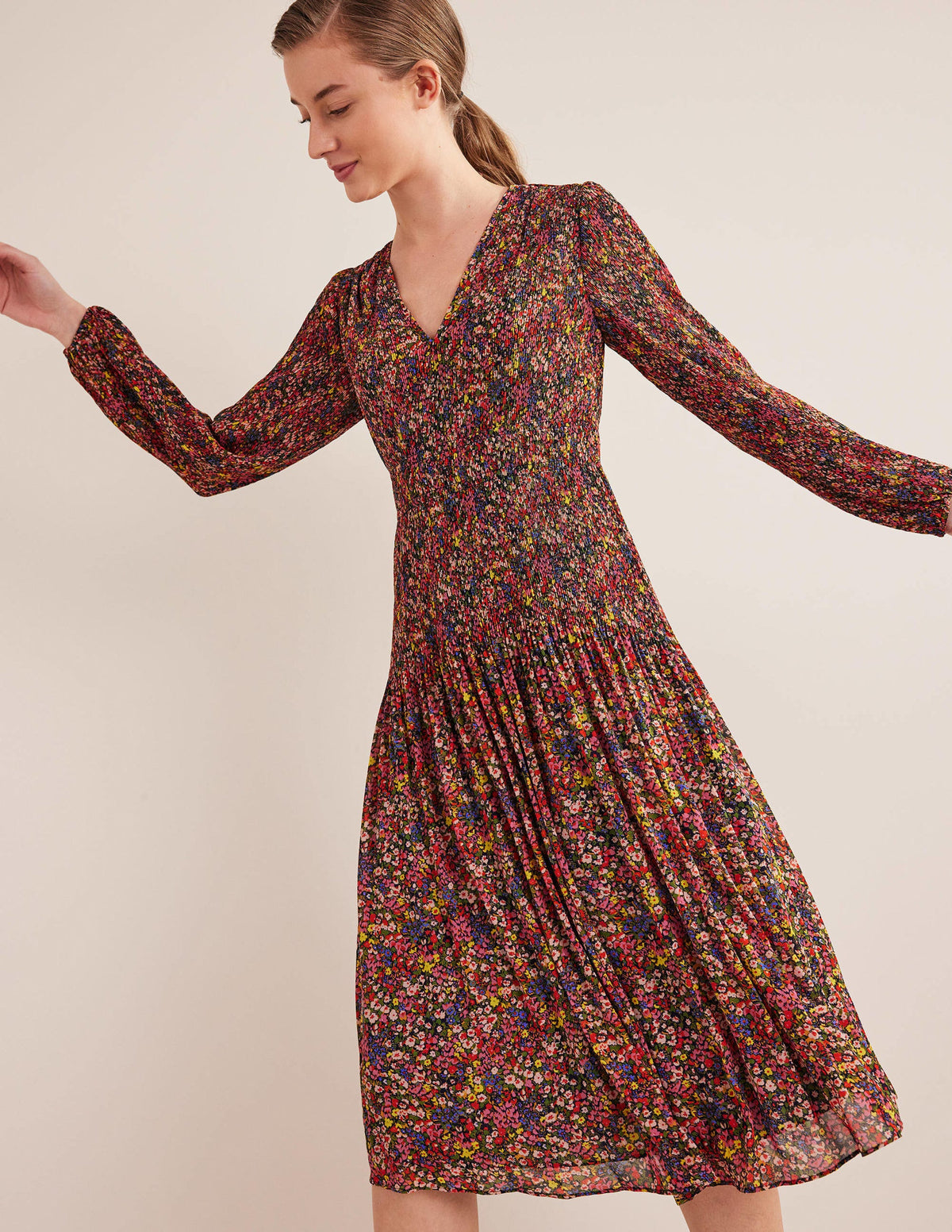 Robe midi plissée à col V-Multi, motif Gardenia Petal - Image 1