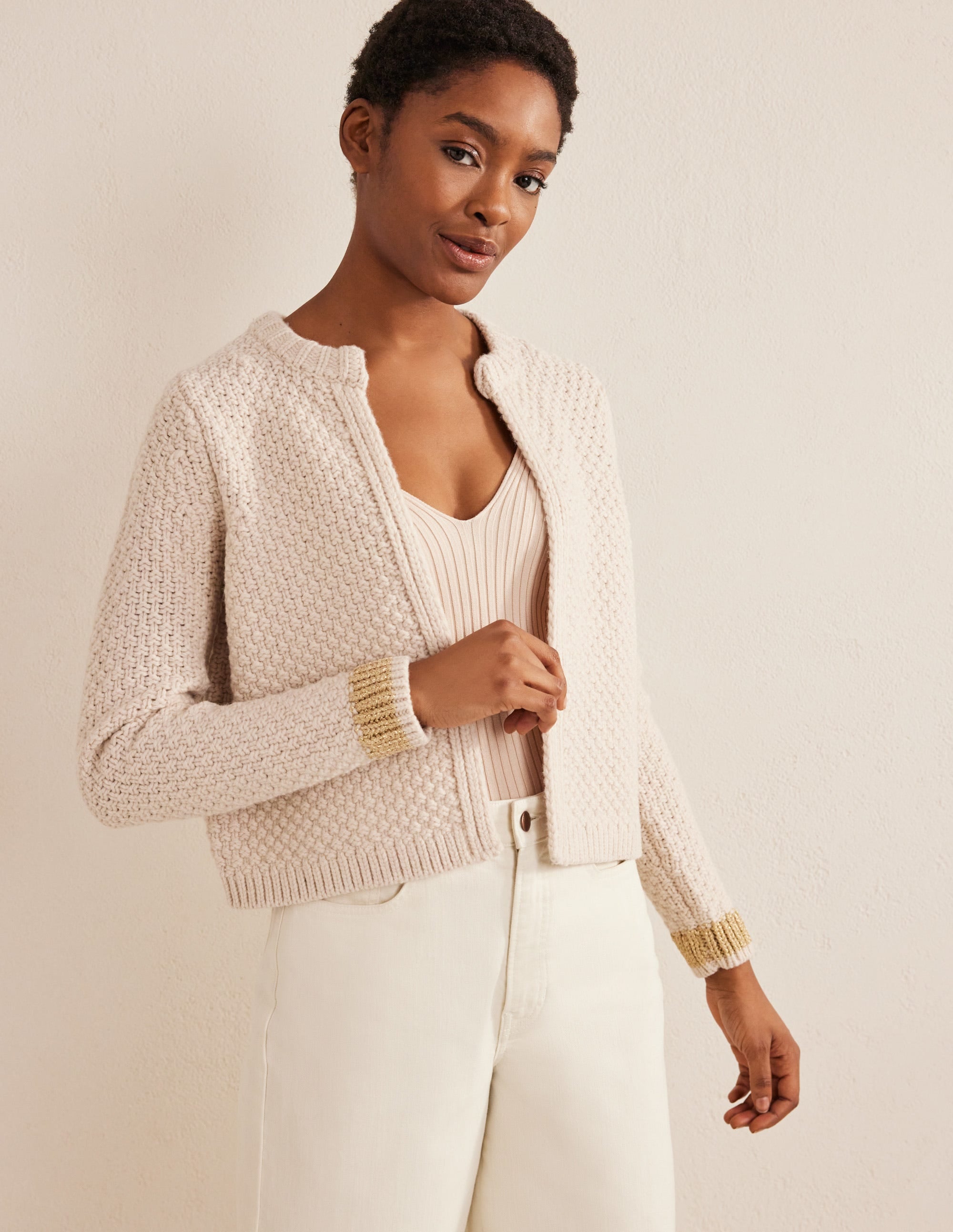 Strukturierter Grobstrick-Cardigan-Lammfell, Gold - Image 4
