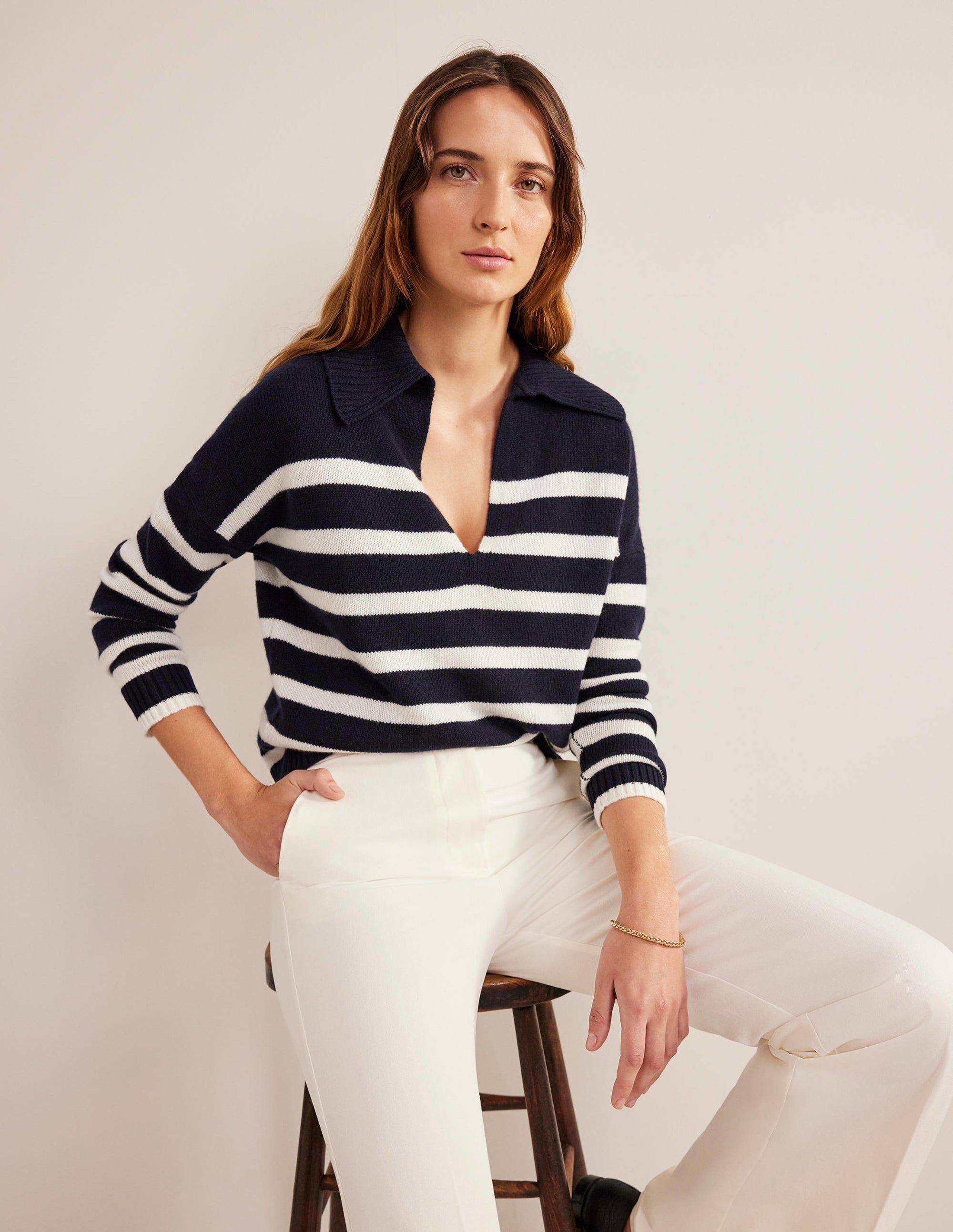 Pull en cachemire à col-Bleu marine, rayé ivoire - Image 1