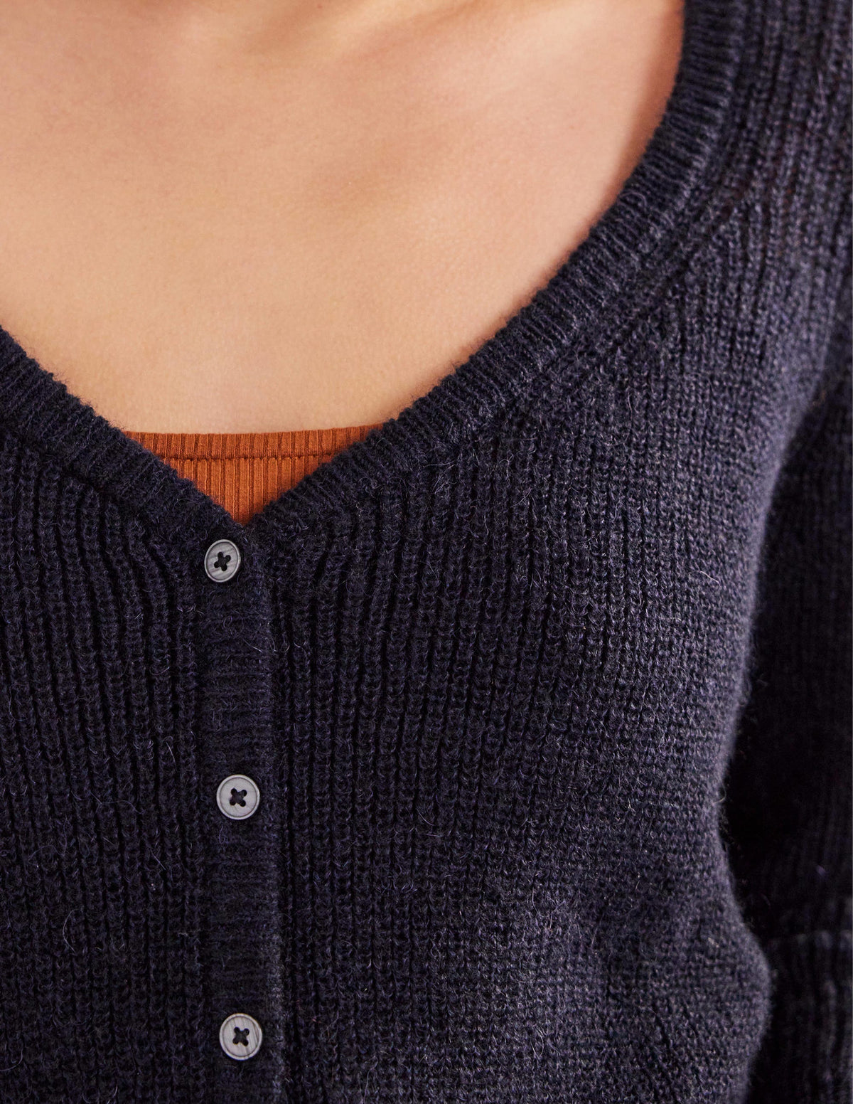 Flauschiger Cardigan mit kurzem Schnitt-Marineblau - Image 2