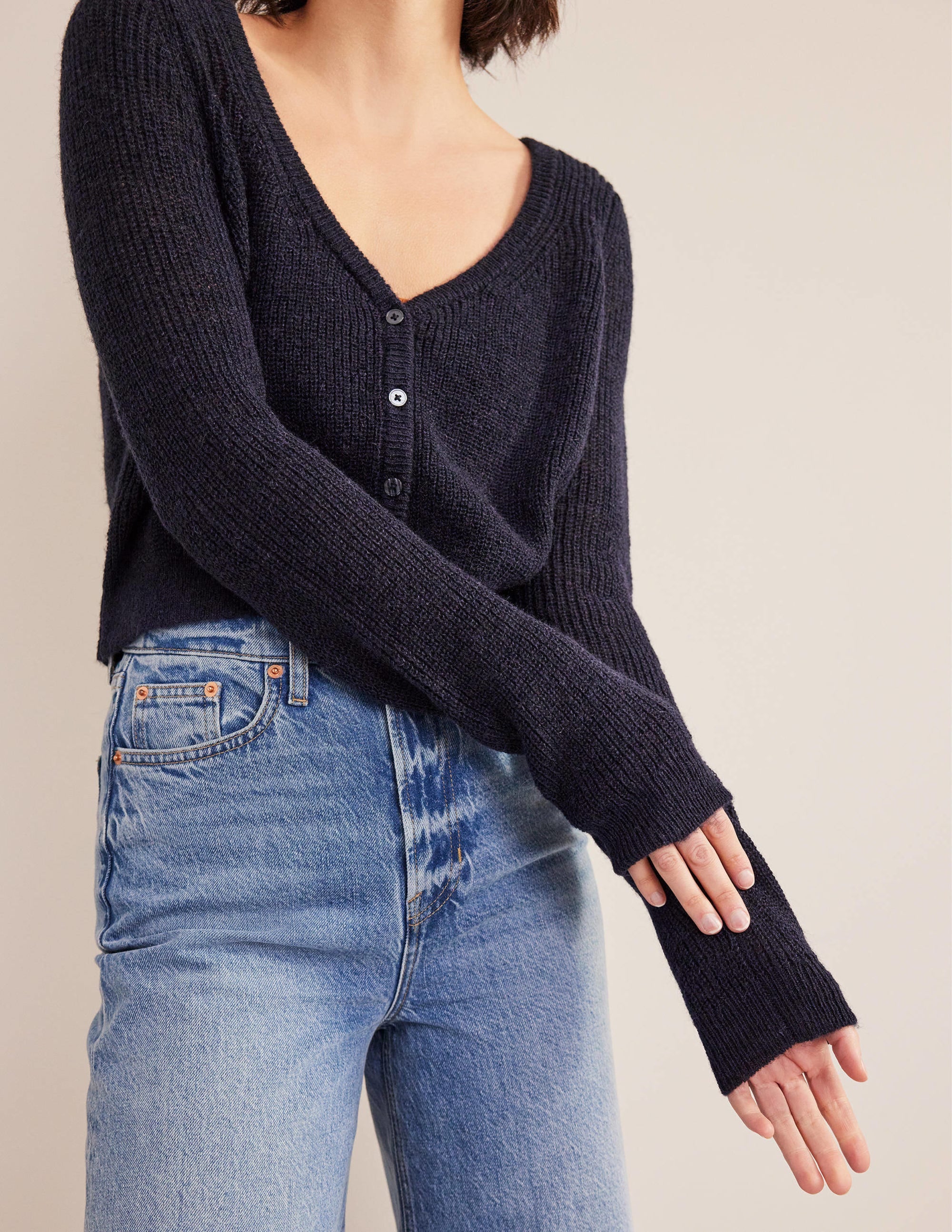 Flauschiger Cardigan mit kurzem Schnitt-Marineblau - Image 4