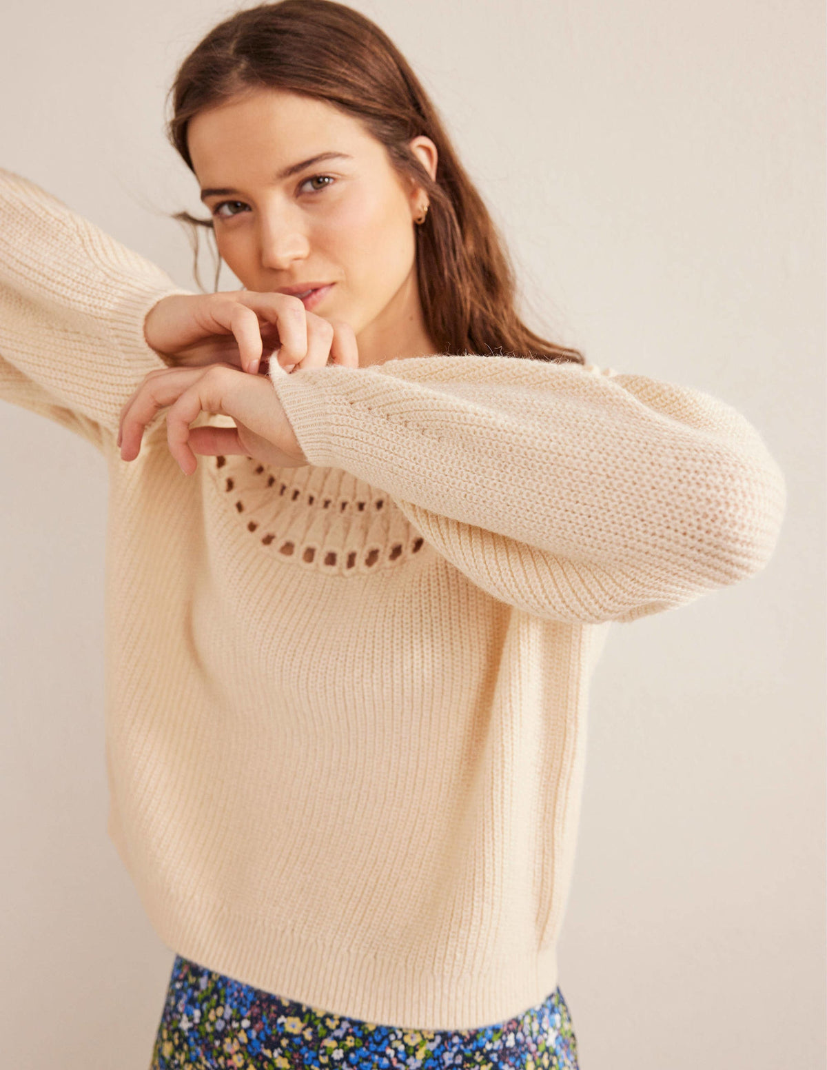 Pullover mit hübschen Rüschen-Naturweiß Meliert-4