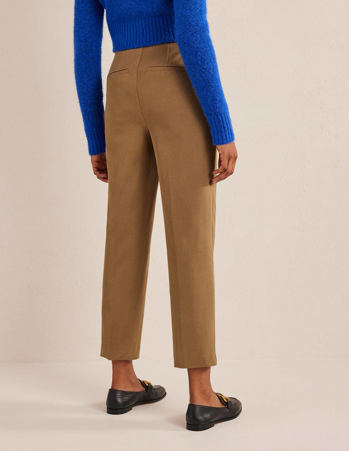 Gerade geschnittene Hose mit 2-Wege-Stretch-Karamellbraun-3