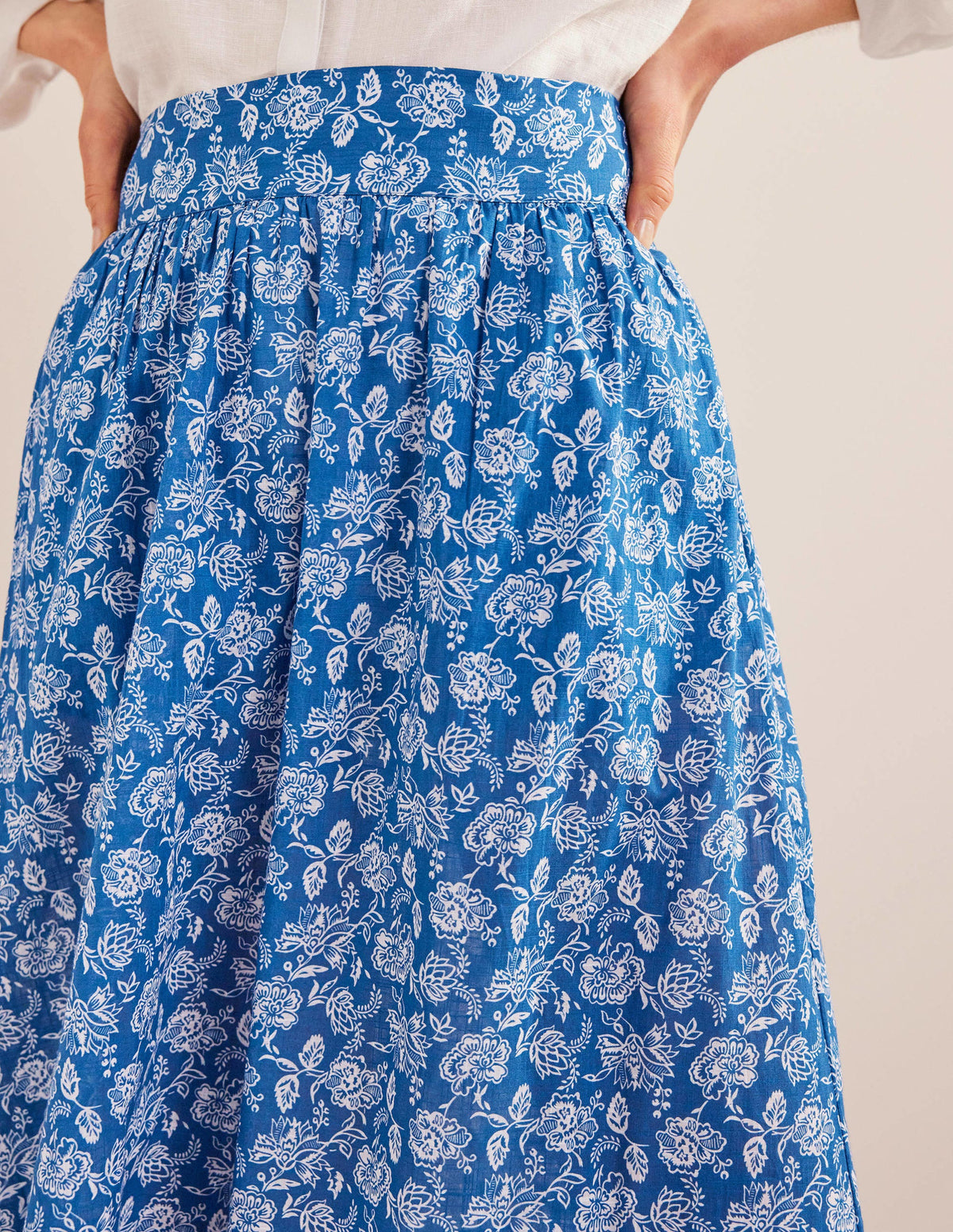 JUPE LONGUE VOLANTÉE EN COTON-Bleu authentique, motif Linear Bloom-2