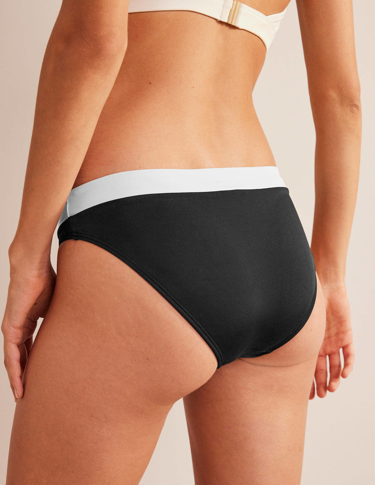 Ithaca Bikinihose mit Einsatz-Schwarz Blockfarben - Image 4