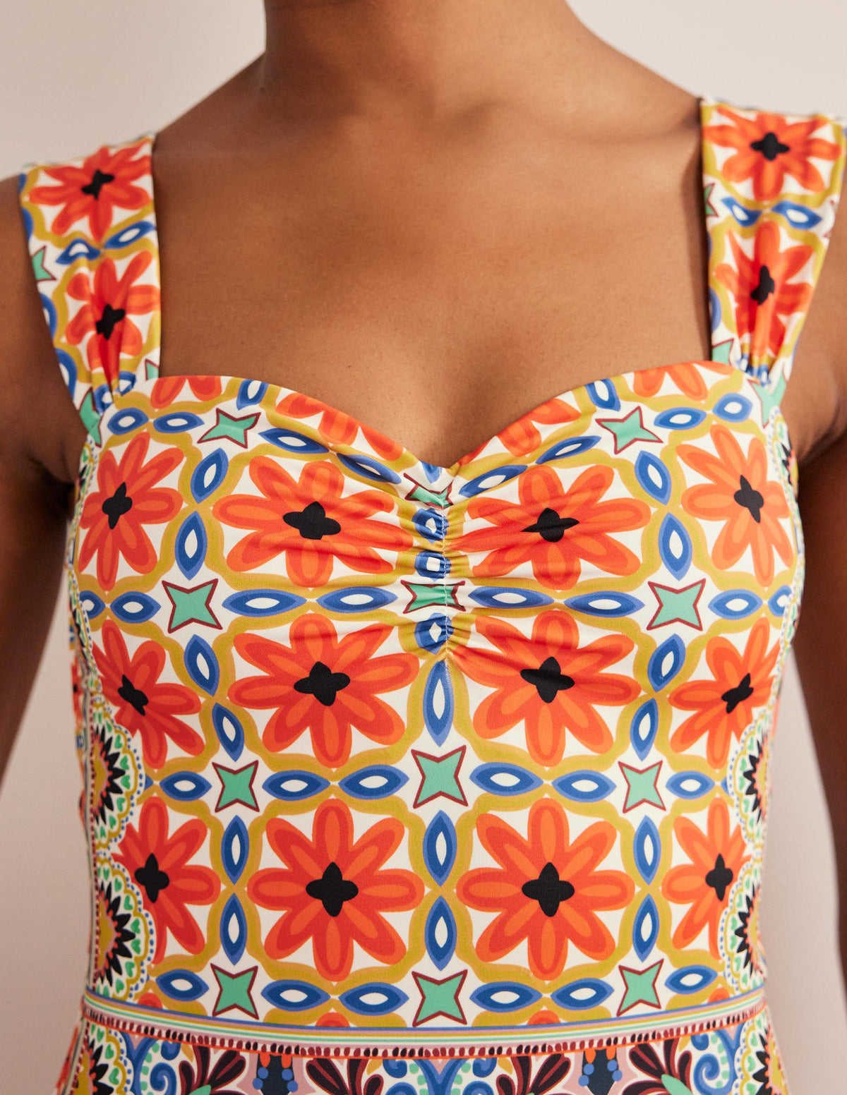 Maillot de bain plissé avec encolure en cœur-Lys tigré, motif géométrique tapisserie-2