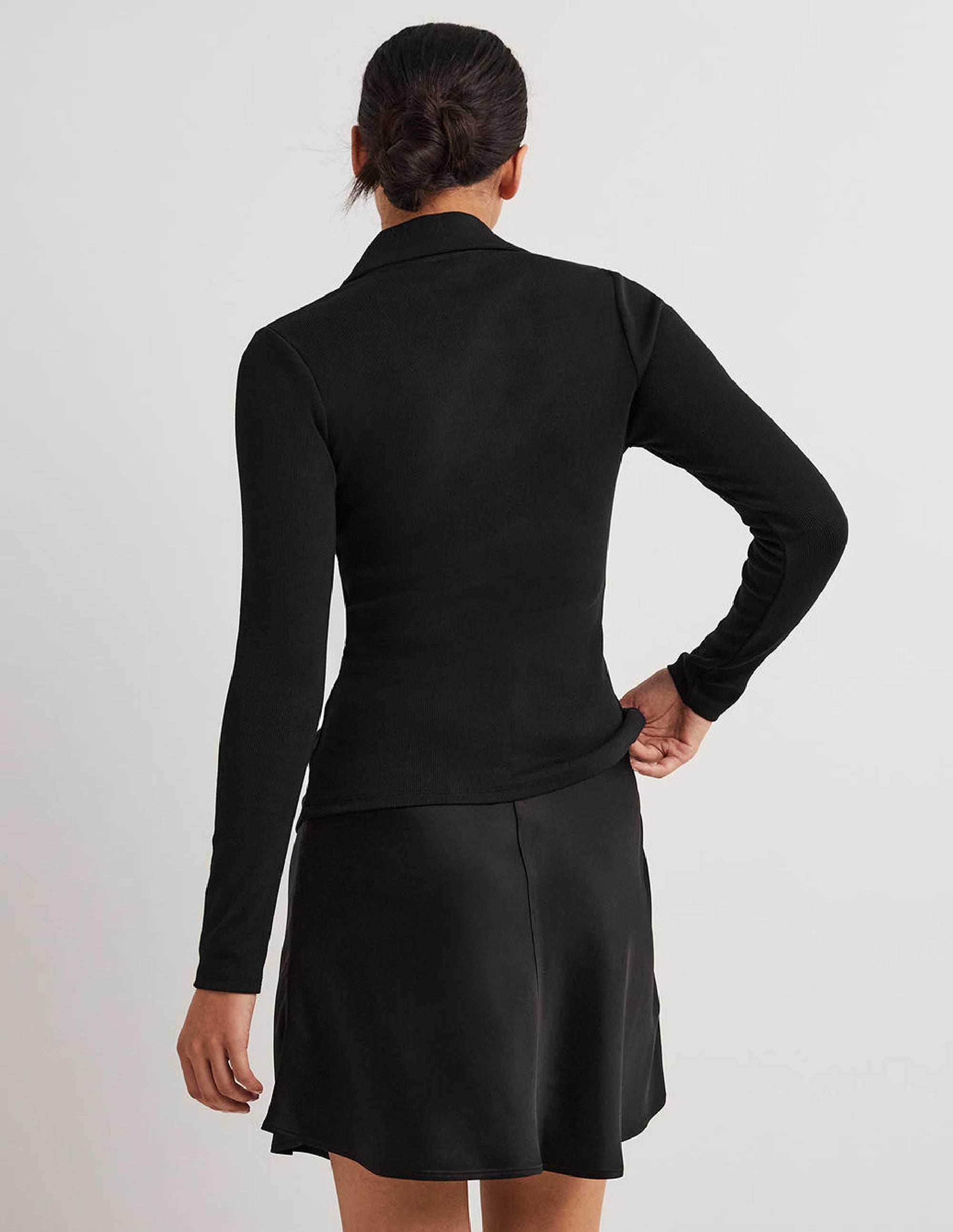Vorne gerafftes Jerseyhemd-Schwarz - Image 3