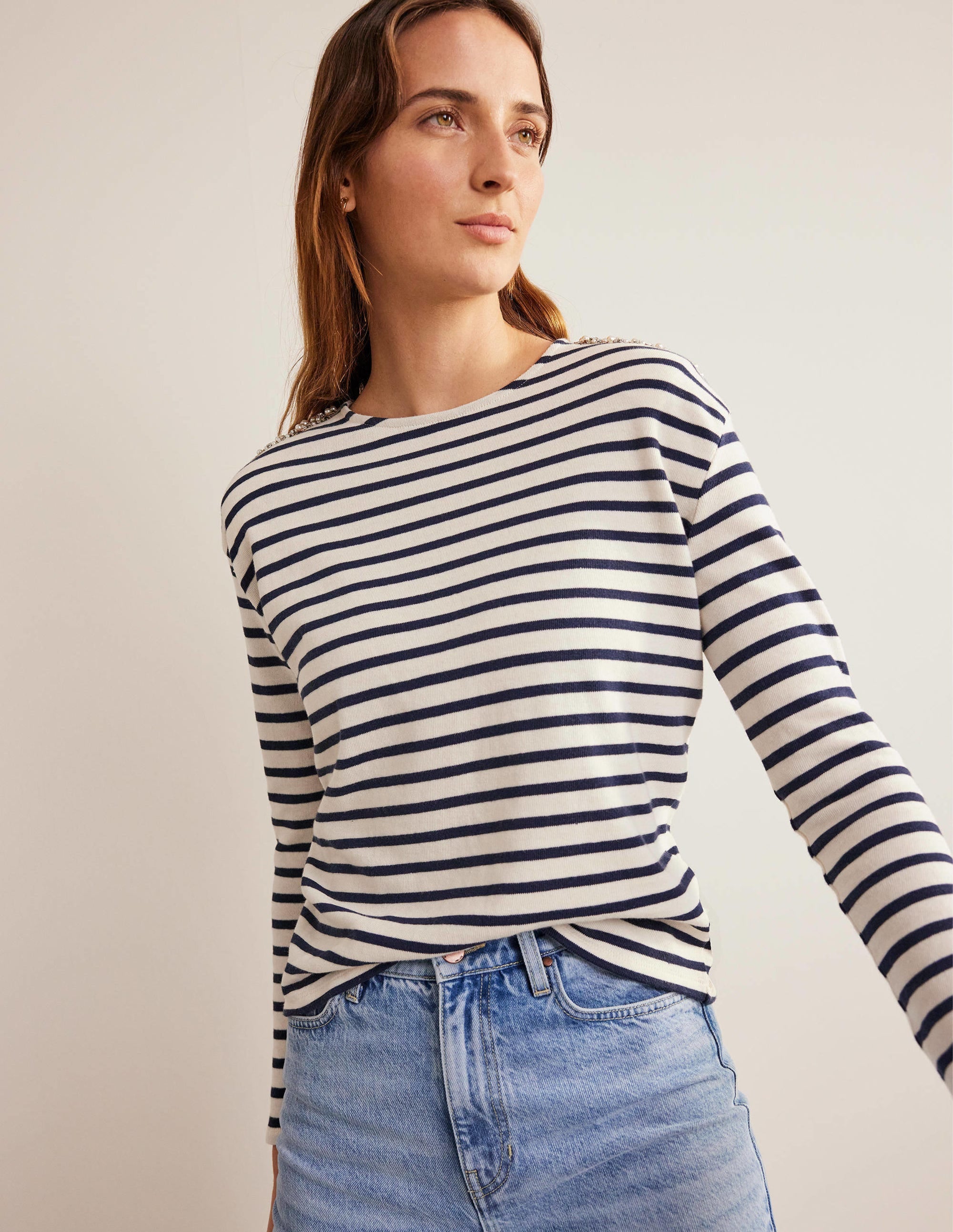 Breton-Oberteil mit Schulterverzierung-Naturweiß/Navy, Verziert - Image 1