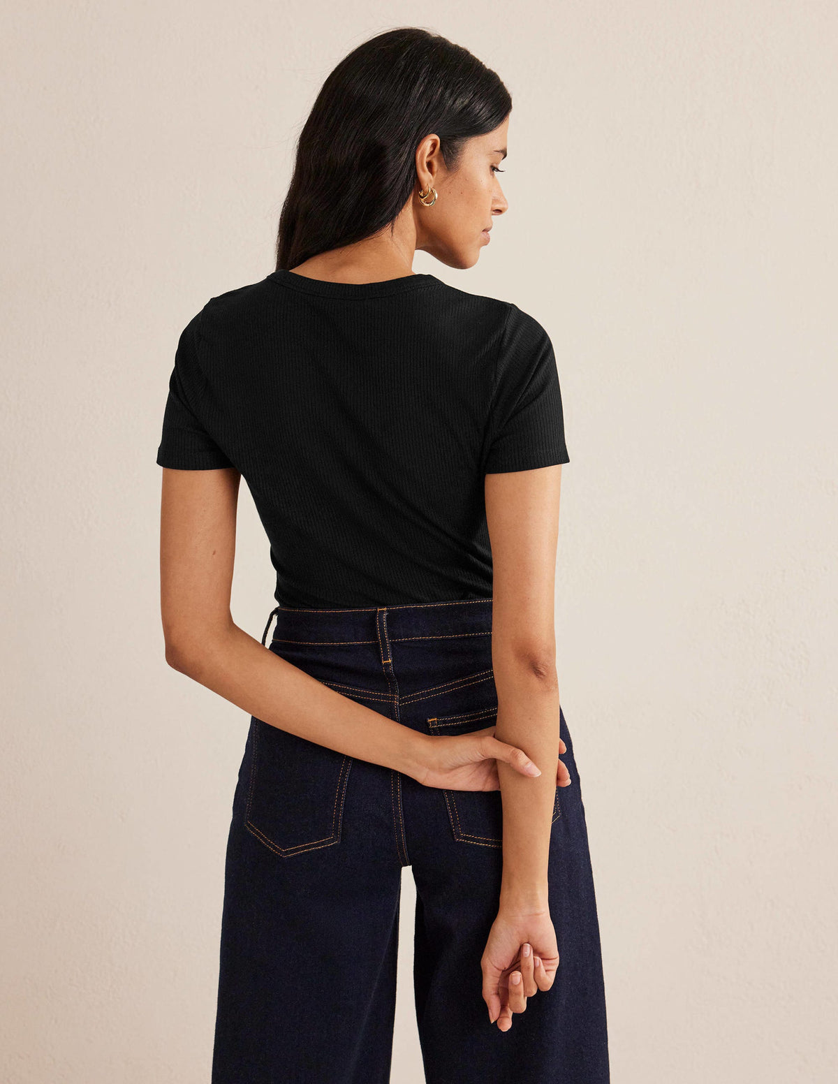 Geripptes T-Shirt mit Rundhalsausschnitt-Schwarz - Image 3