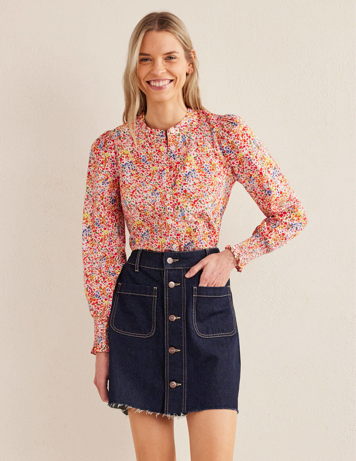 Chemise avec poignets à smocks-Tournesol, motif Gardenia Petal - Image 1