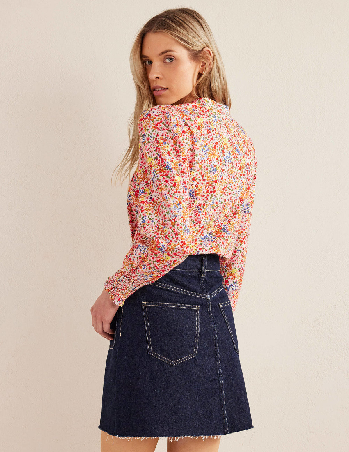 Chemise avec poignets à smocks-Tournesol, motif Gardenia Petal - Image 3