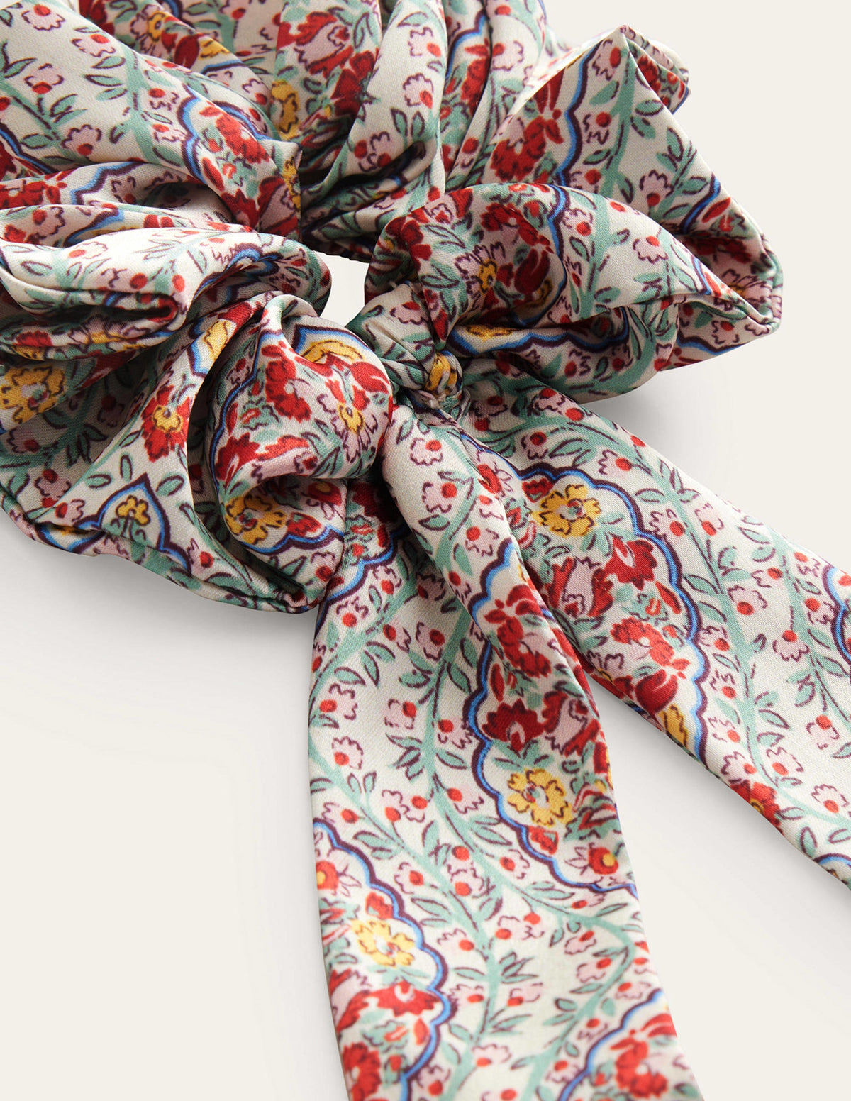 Scrunchie mit Tuchdetail-Bunt, Weinrankenmuster - Image 3