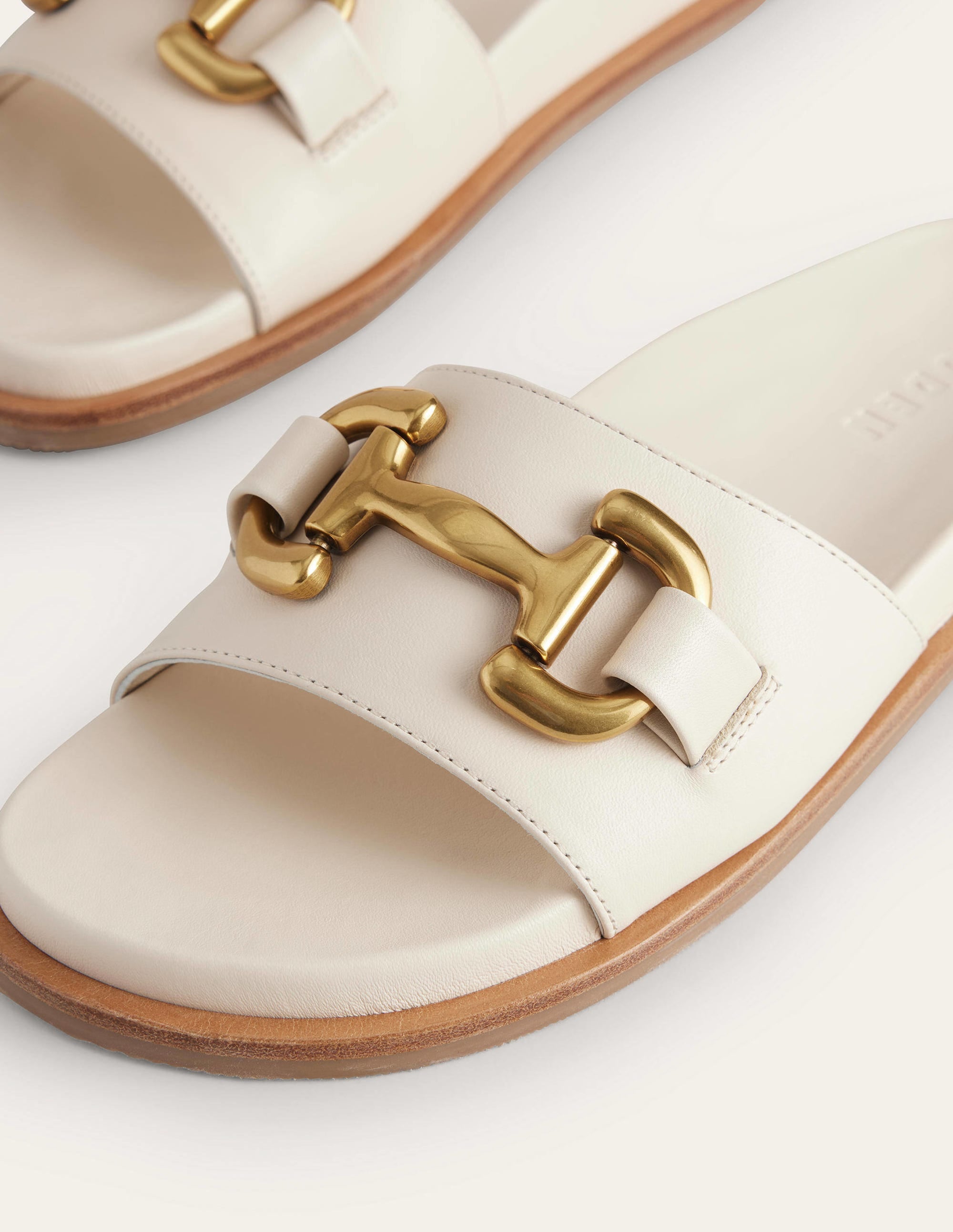 Iris Pantoletten mit Trensendetail-Beige - Image 4