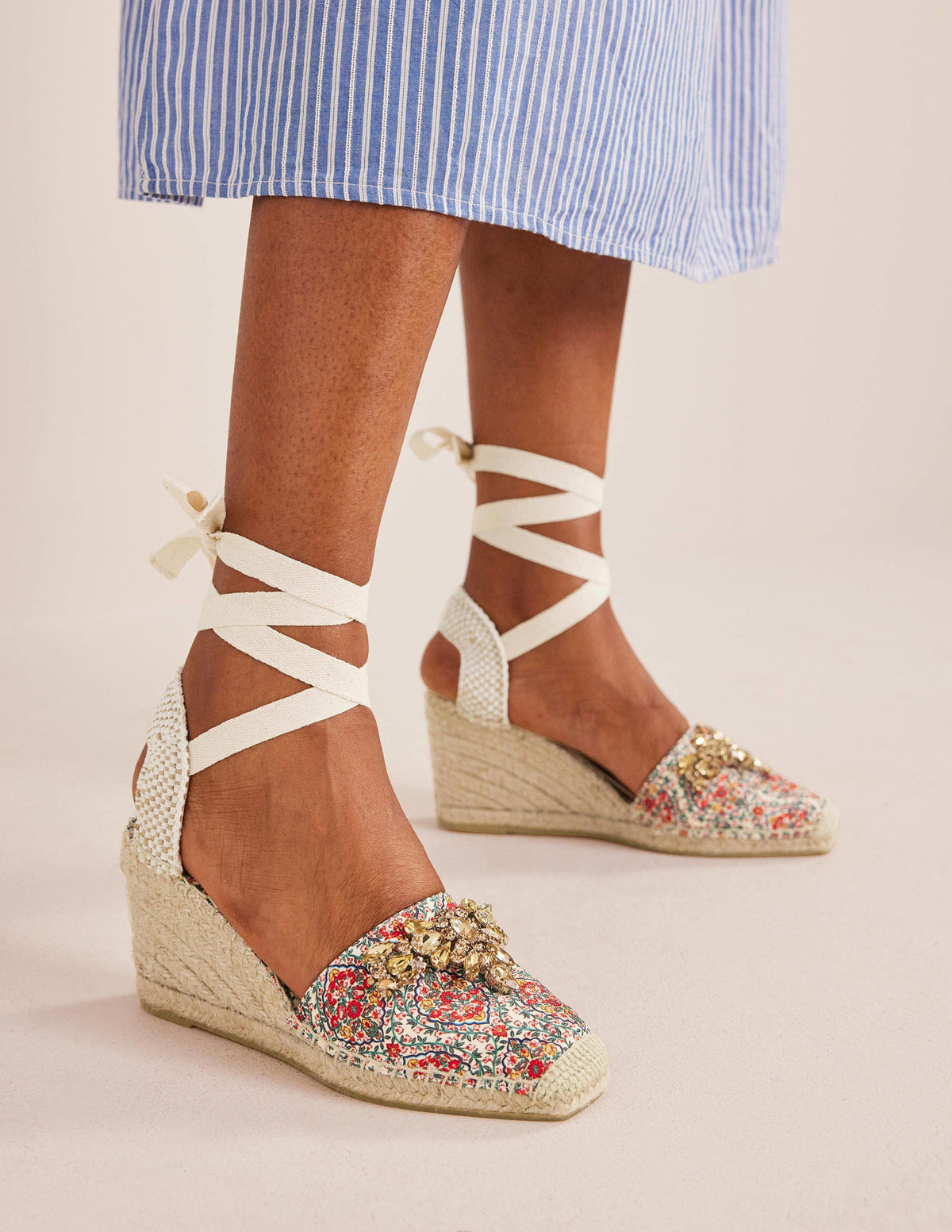Verzierte Espadrilles mit Keilabsatz-Bunt, Weinrankenmuster-1