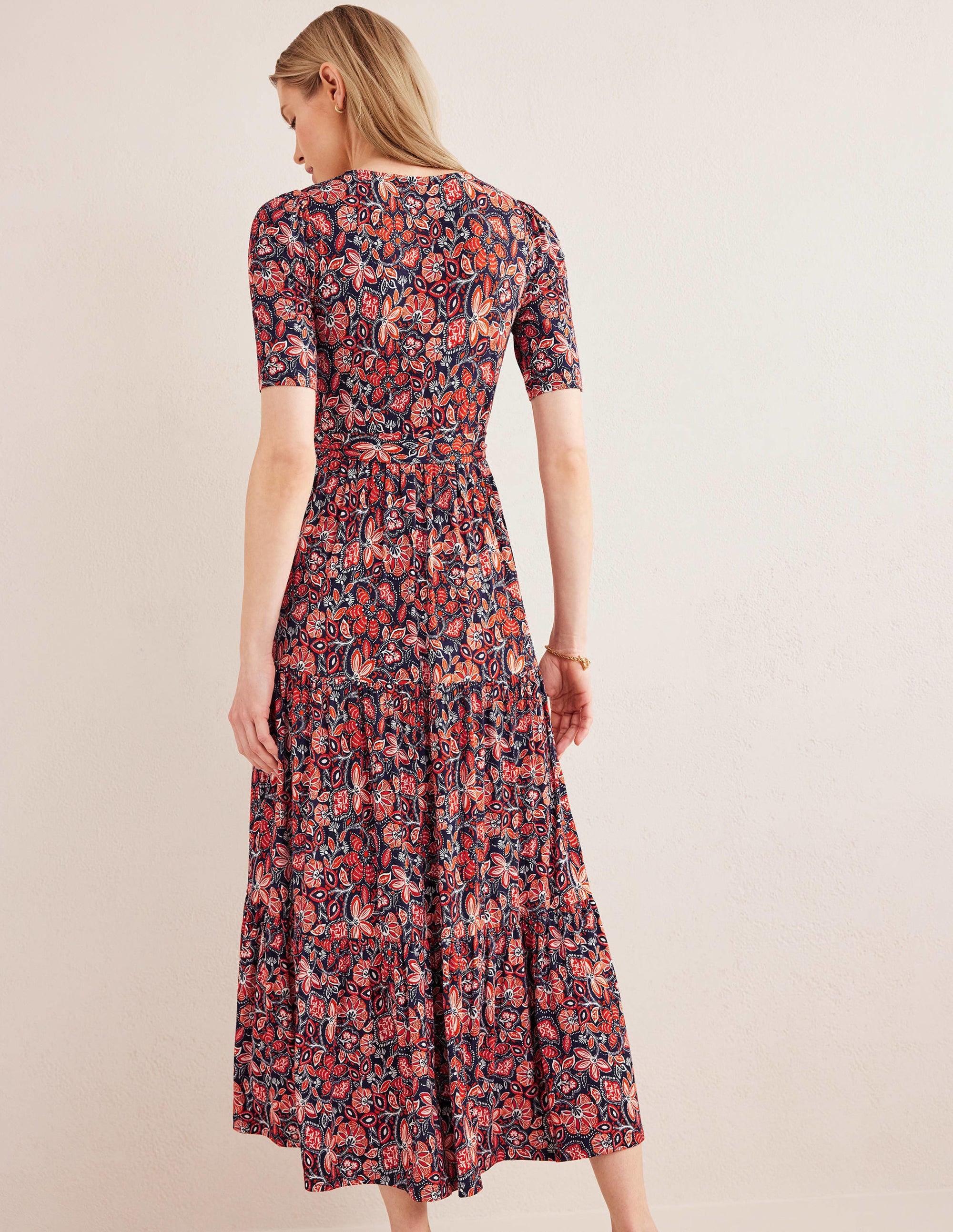 Gestuftes Jersey-Maxiwickelkleid-Rostrot, Orientalische Lilien - Image 3