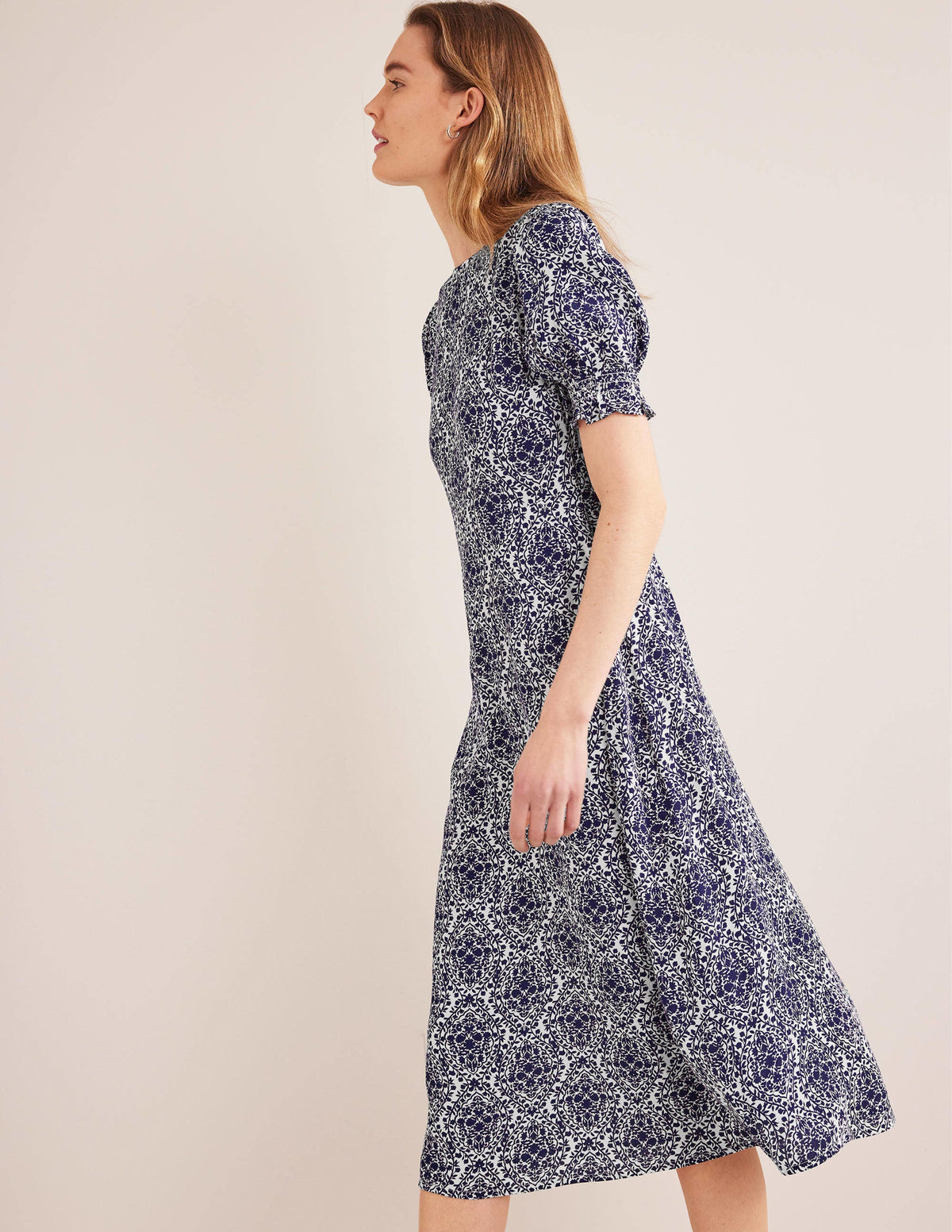 Corinne Midi-Teekleid-Berliner Blau, Weinranken - Image 1