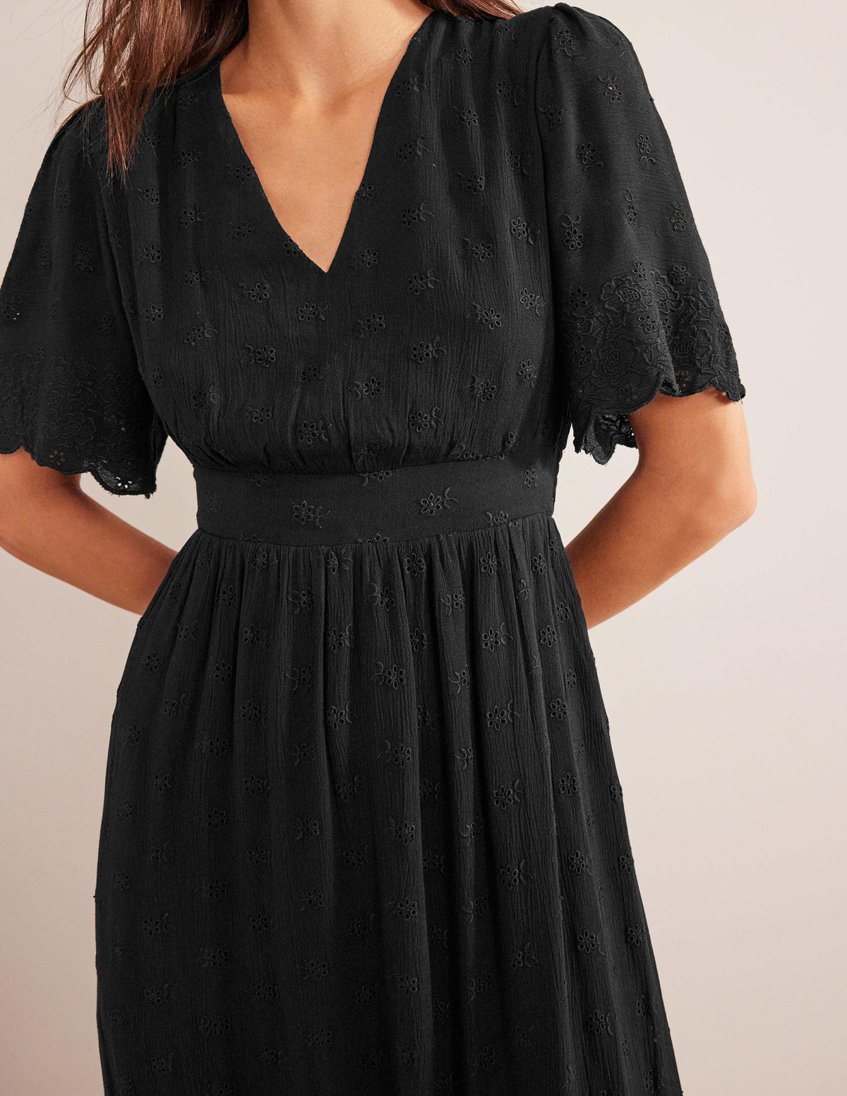 Flatterndes Maxikleid mit Lochstickerei-Schwarz - Image 5