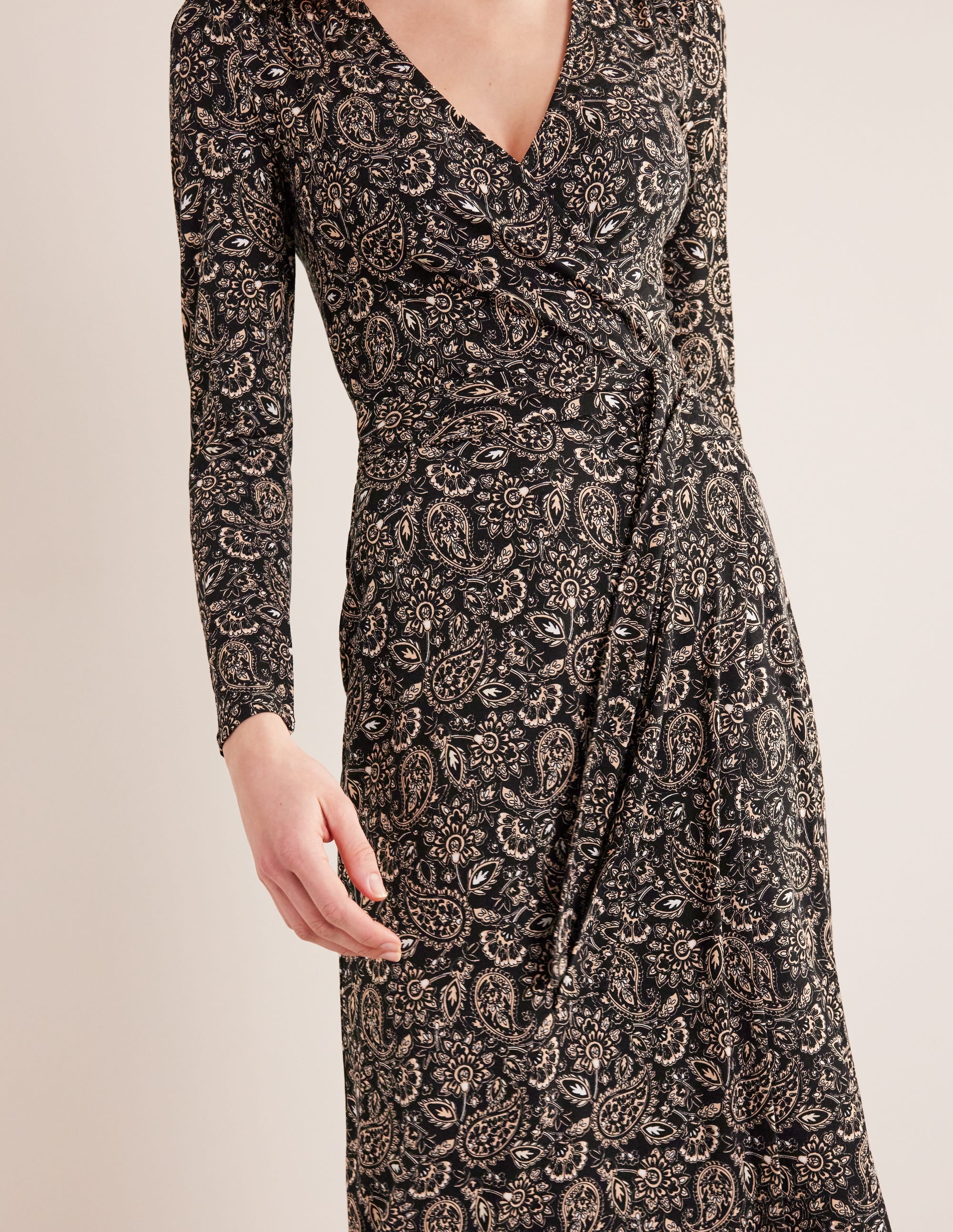 Maxi-Wickelkleid aus Jersey-Schwarz, Paisleymuster - Image 3