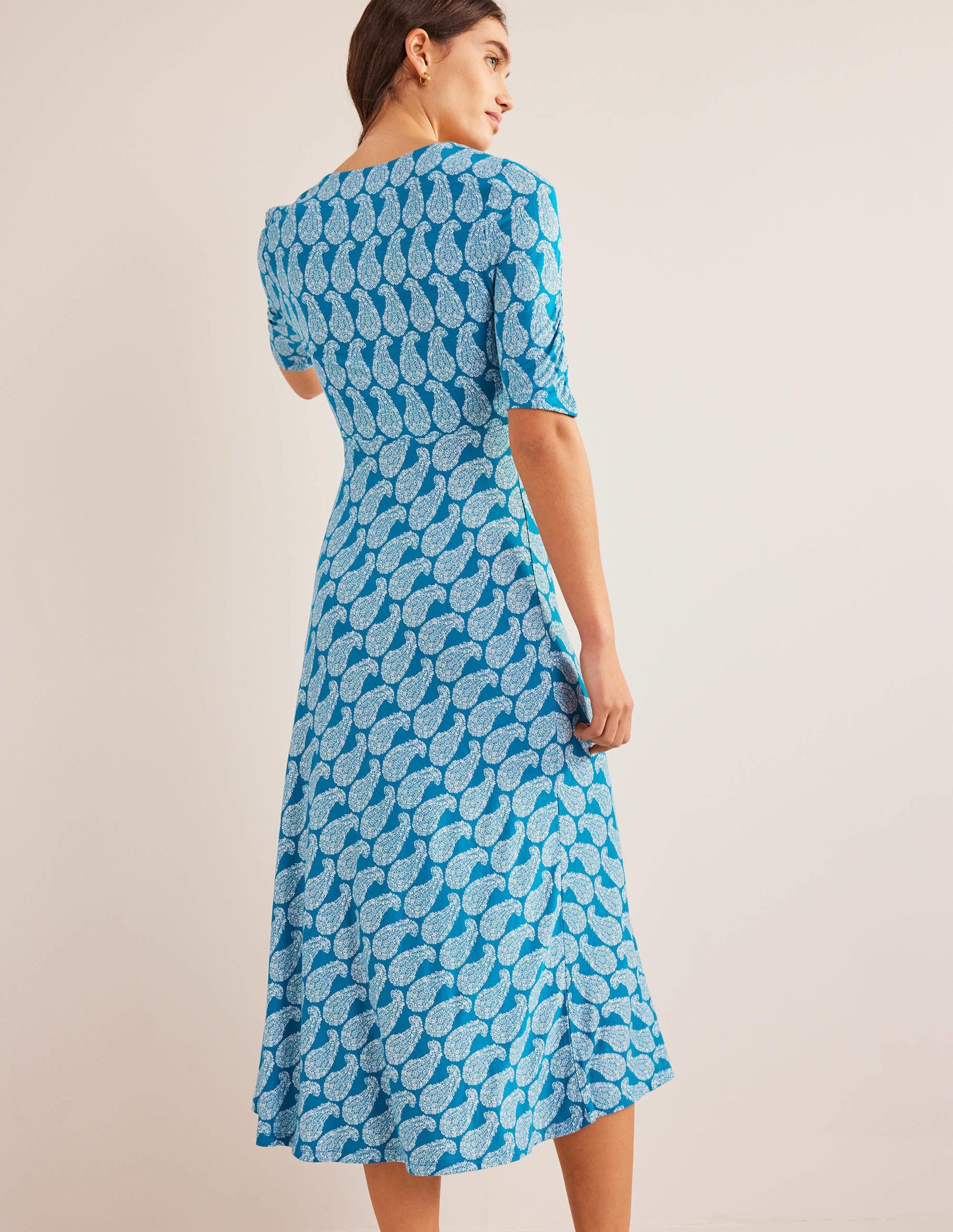 Rebecca Midi-Teekleid aus Jersey-Petrol, Paisleymuster - Image 3