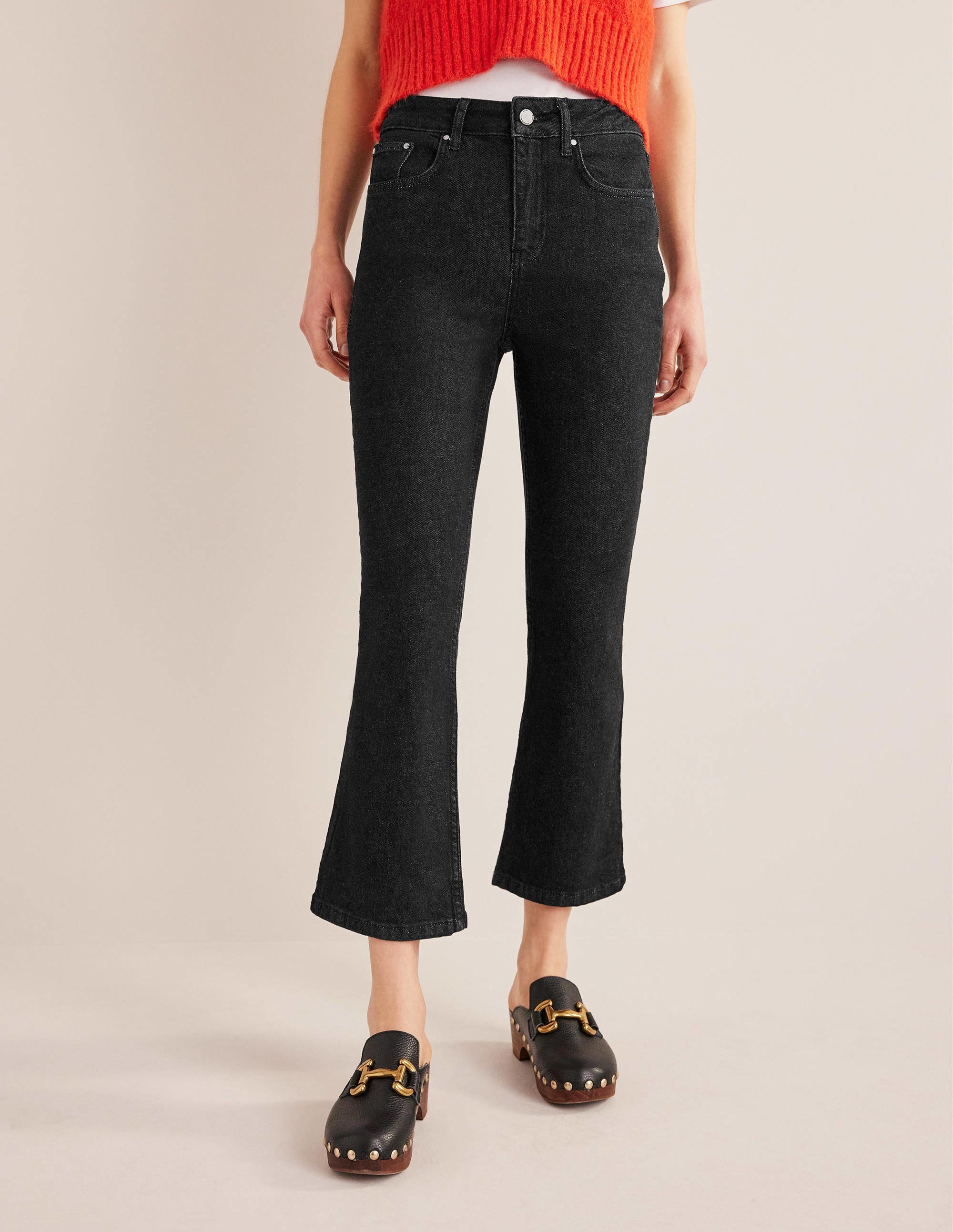 Anliegende 7/8-Jeans mit Schlag-Schwarz - Image 4