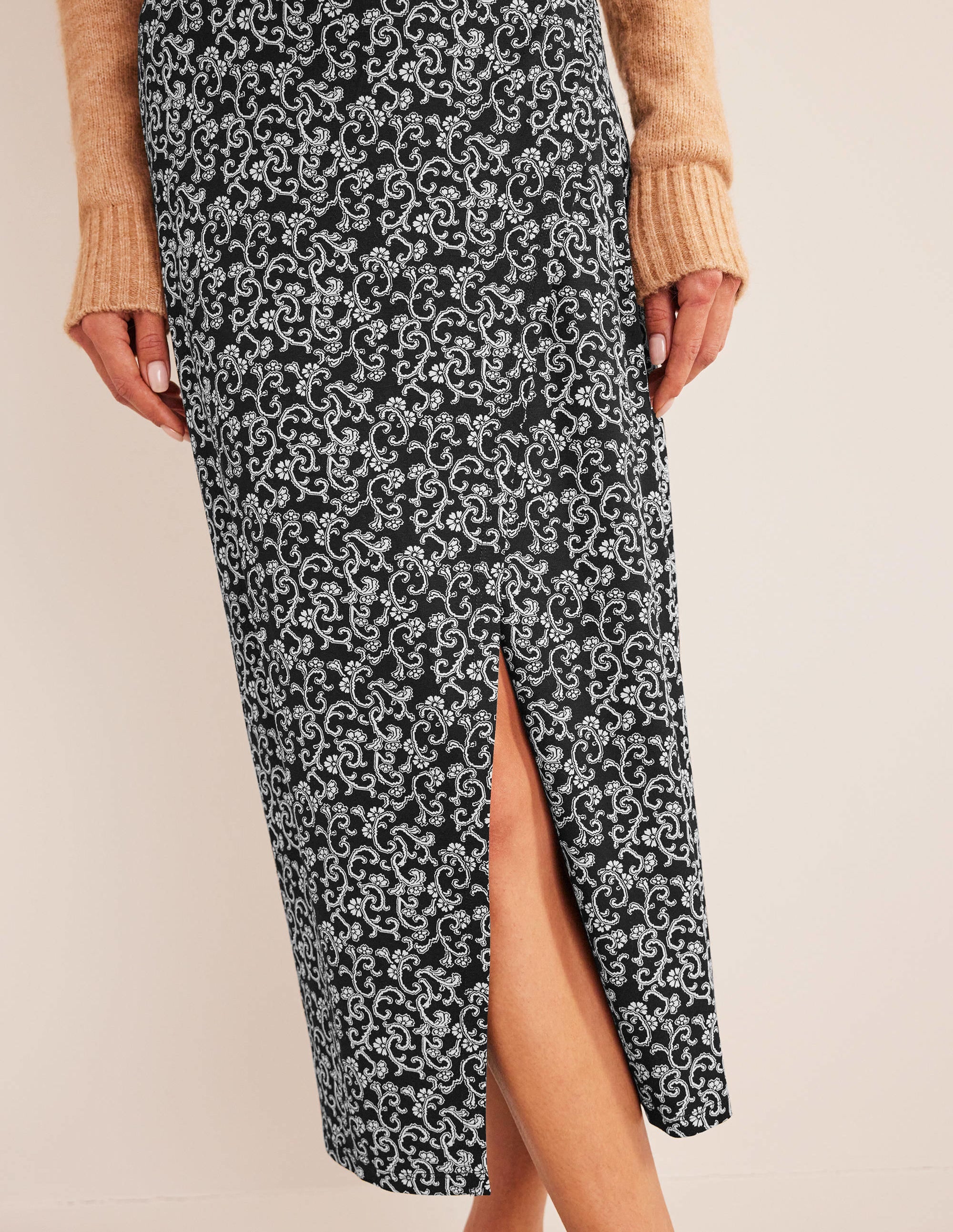 Side Split Jersey Midi Skirt-Black, Abstract Vine - Image 5