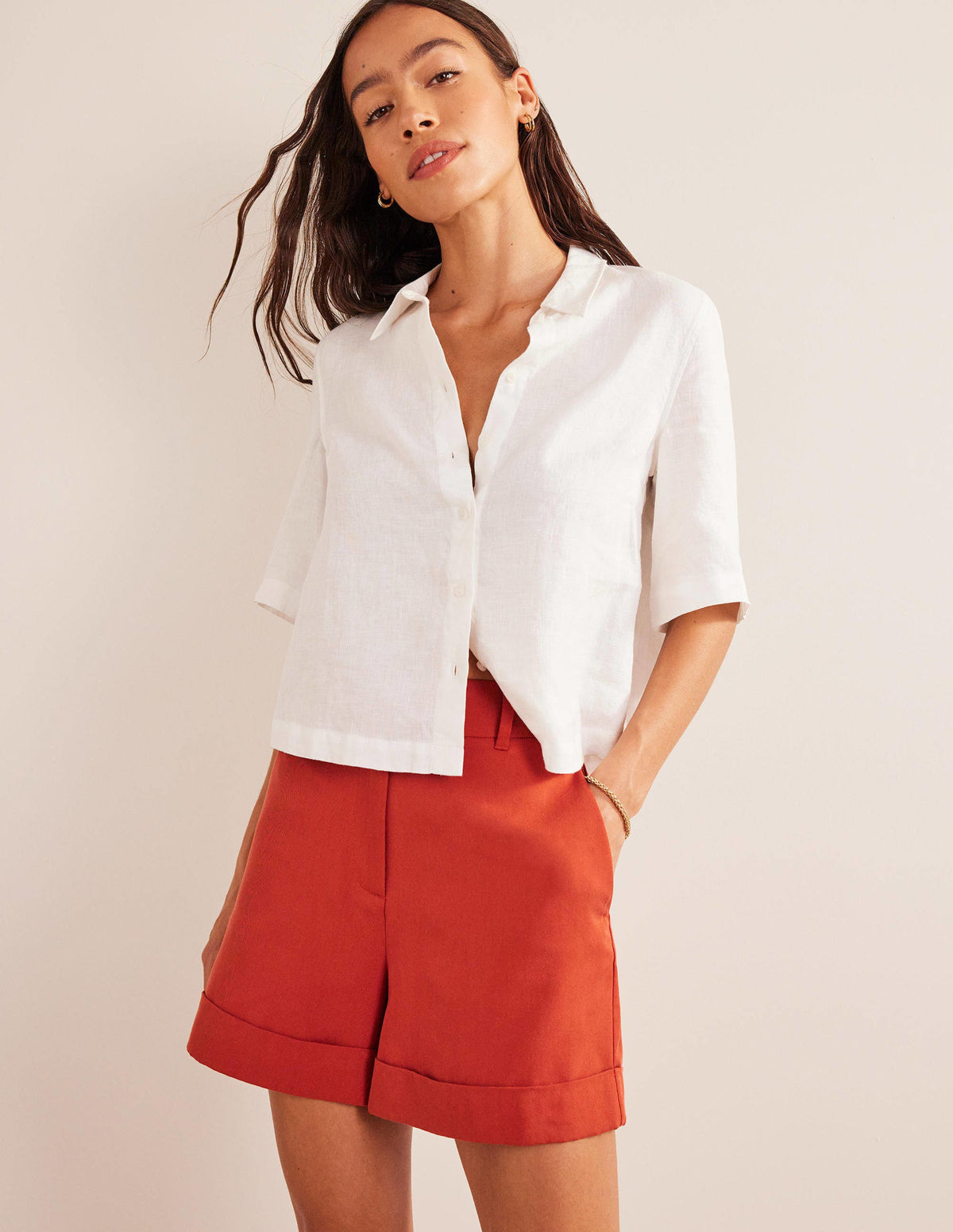 Lässige Shorts mit Aufschlag-Tomatenrot - Image 1