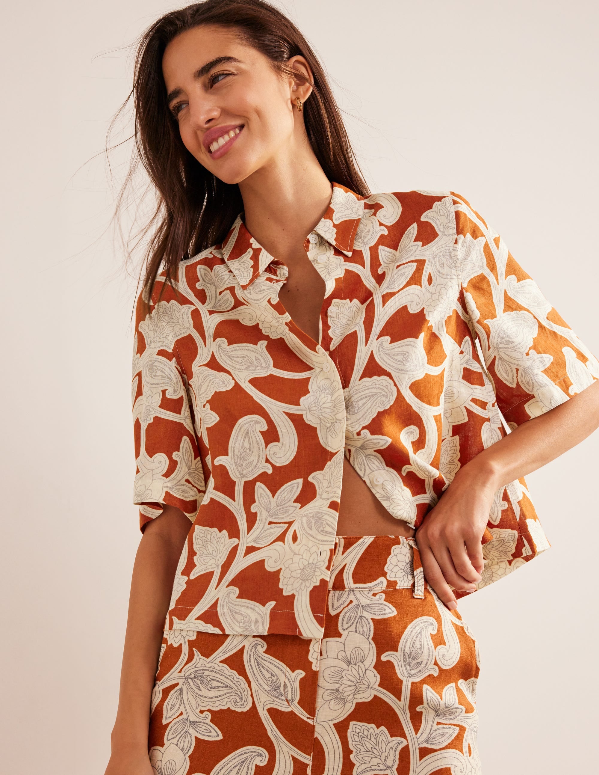 Chemise manches courtes en lin-Rouille, motif Paisley Whirl - Image 4