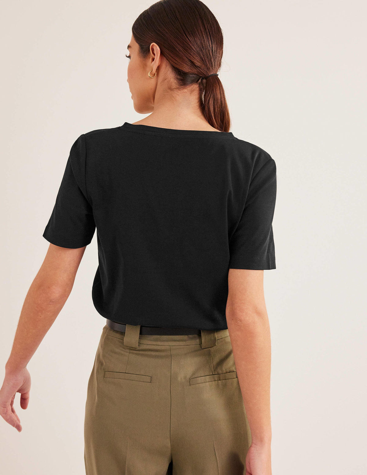 Kastenförmiges T-Shirt mit V-Ausschnitt-Schwarz - Image 3