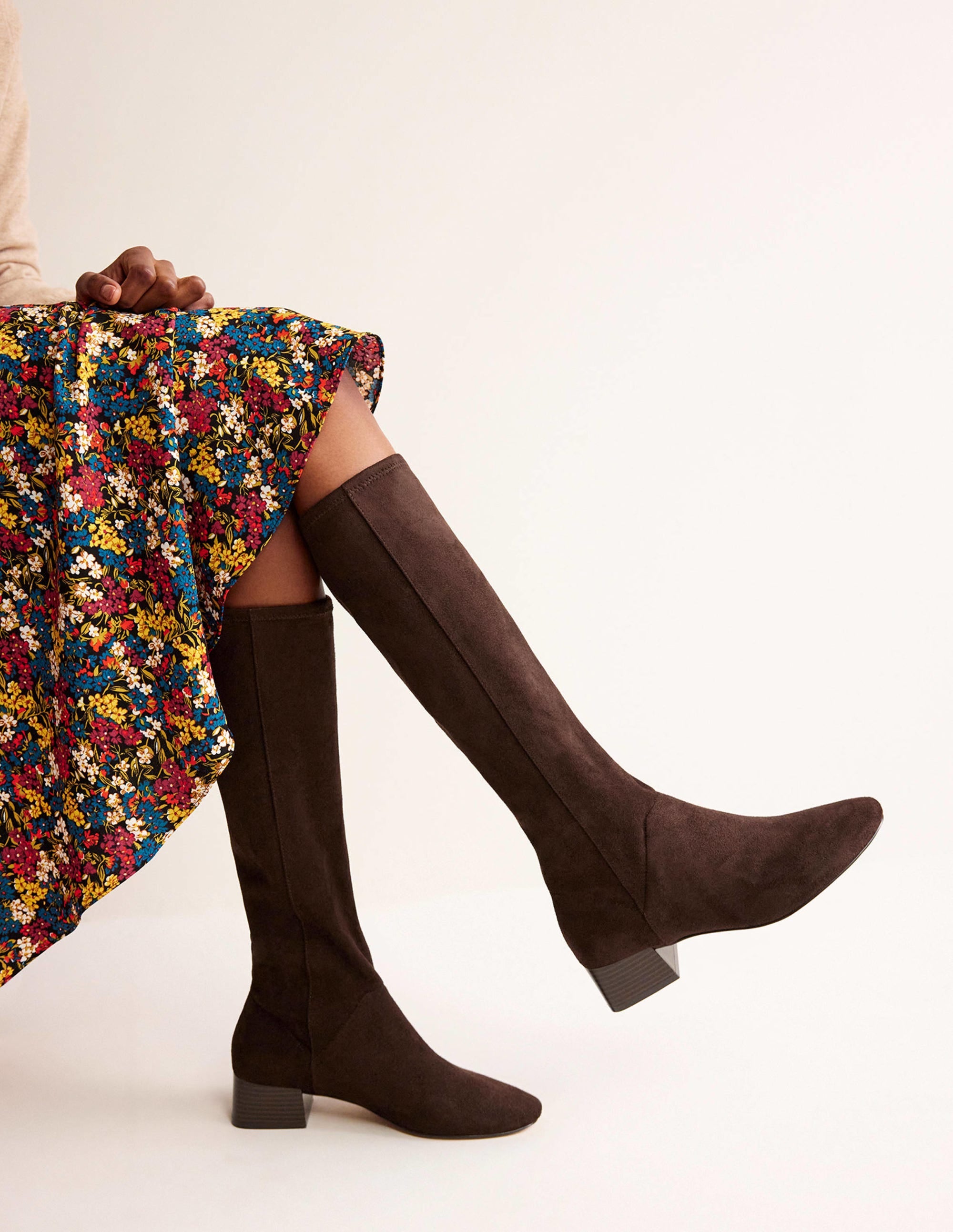 Kniehohe Stretchstiefel mit flacher Sohle-Mahagoni - Image 1