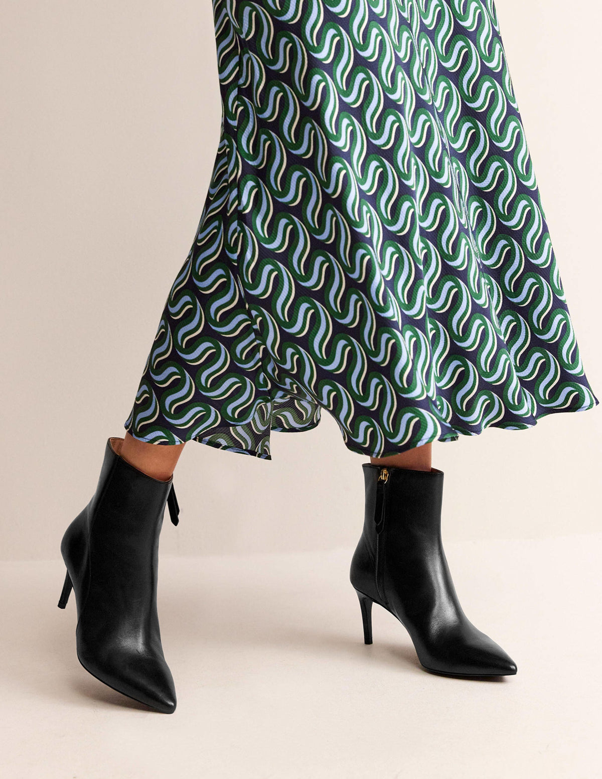 Knöchelhohe Stiefel mit spitzer Zehenpartie-Schwarzes Leder - Image 1