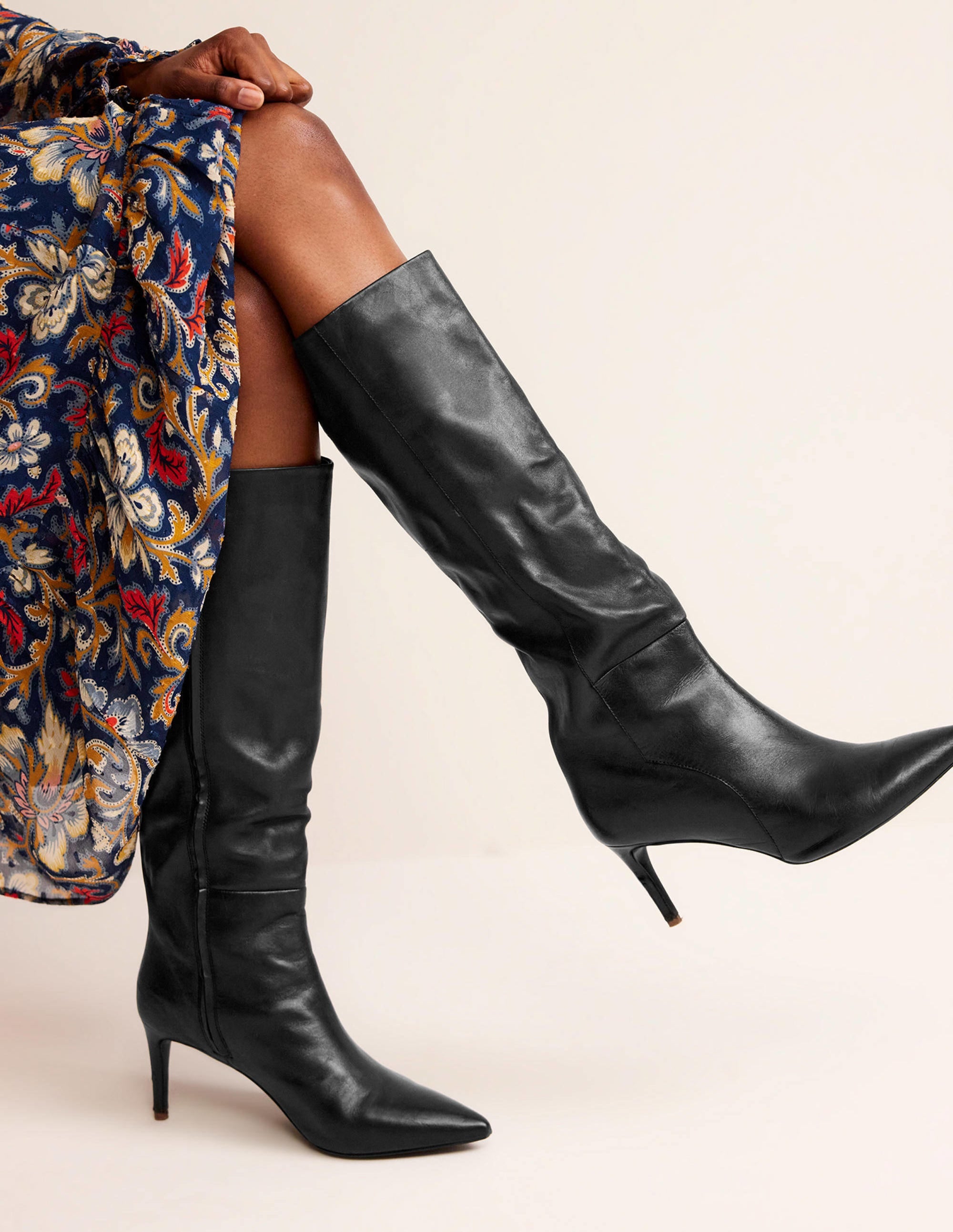 Bottes hauteur genou à bout pointu-Cuir noir - Image 1
