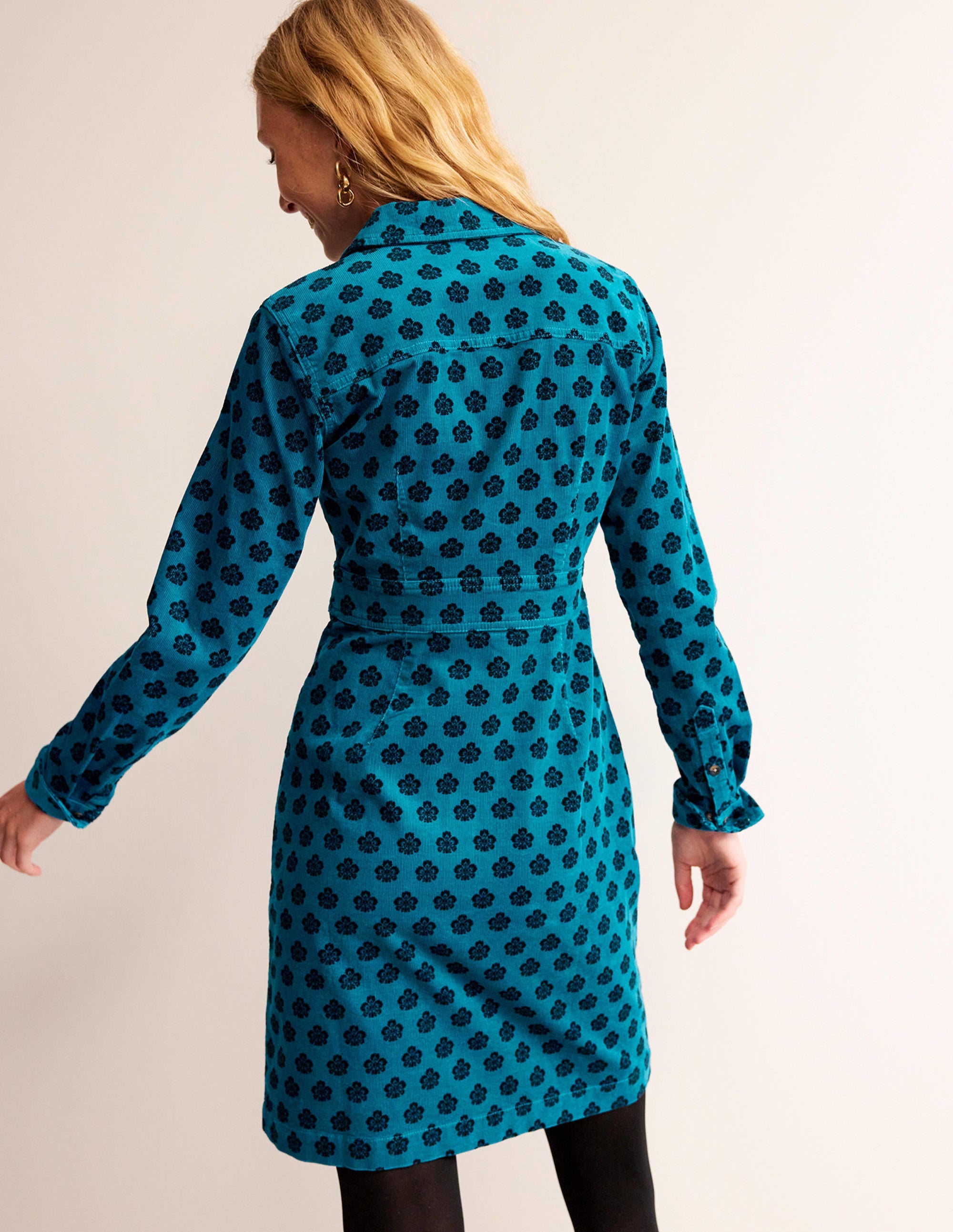 Flora Hemdblusenkleid aus Cord-Ägäisblau, Nelkenmuster - Image 3