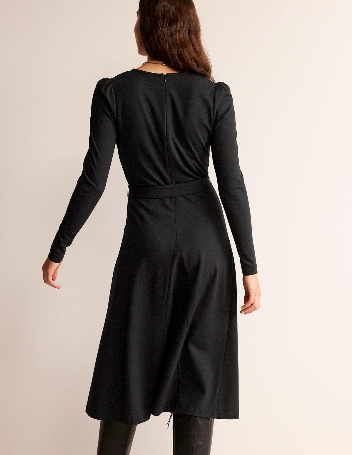 Bella Midikleid mit V-Ausschnitt-Schwarz-3