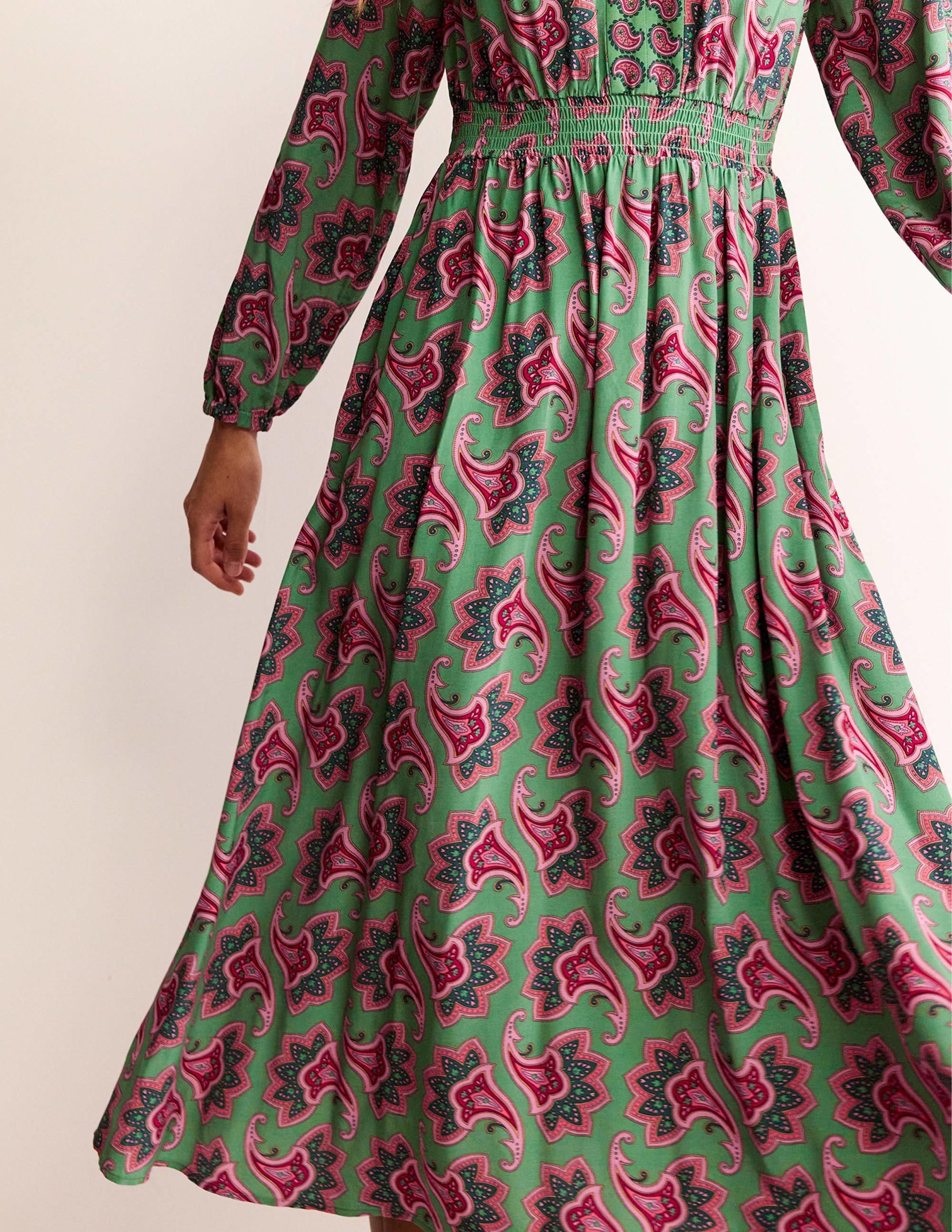 Raglan-Midikleid mit Bordürenmuster-Grün, Paisley-Amaryllis - Image 4