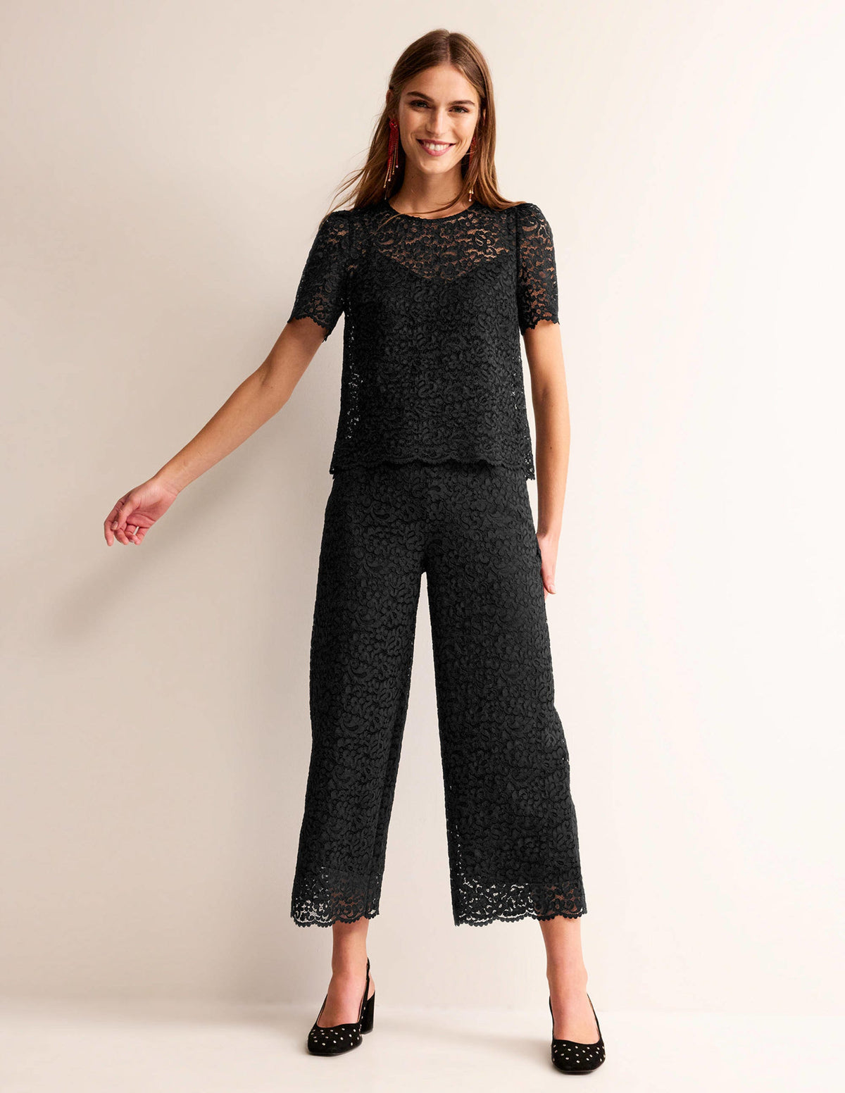 Verkürzte Spitzenhose mit weitem Bein-Schwarz-1
