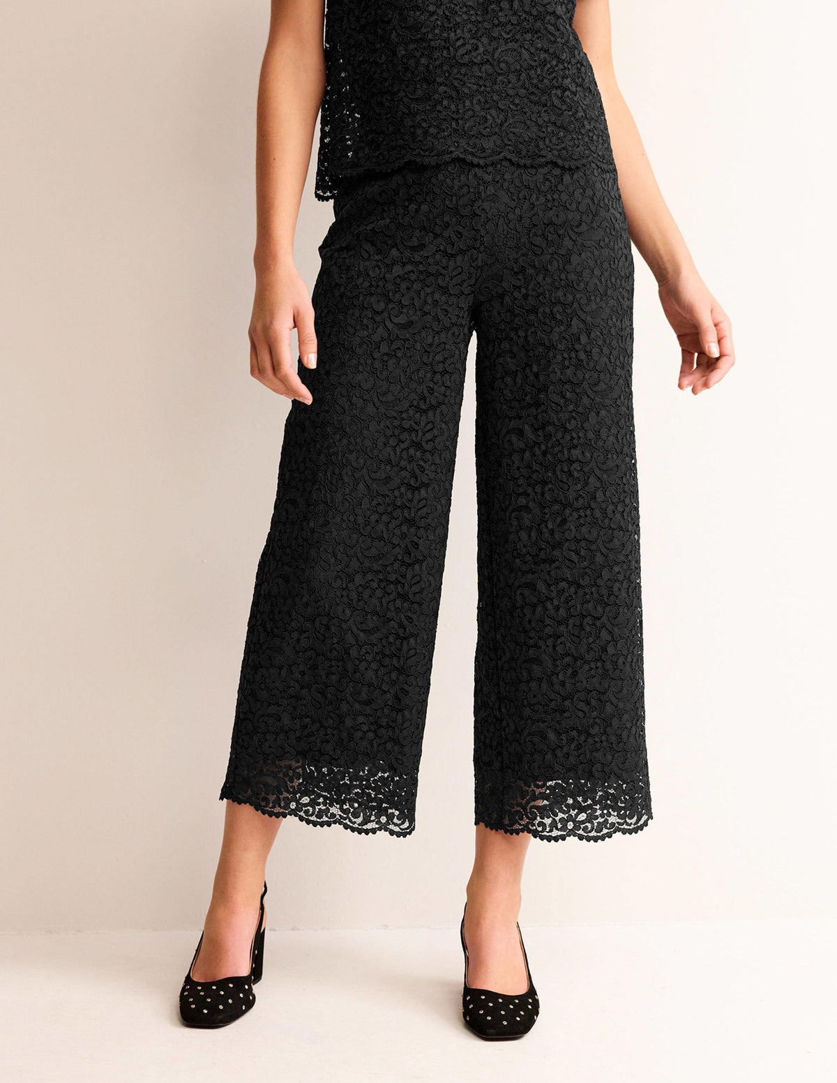 Verkürzte Spitzenhose mit weitem Bein-Schwarz-3