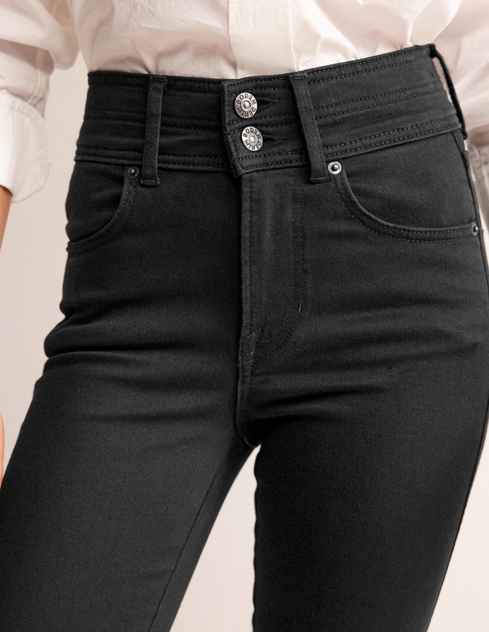 Elegante Röhrenjeans mit mittelhohem Bund-Schwarz-5