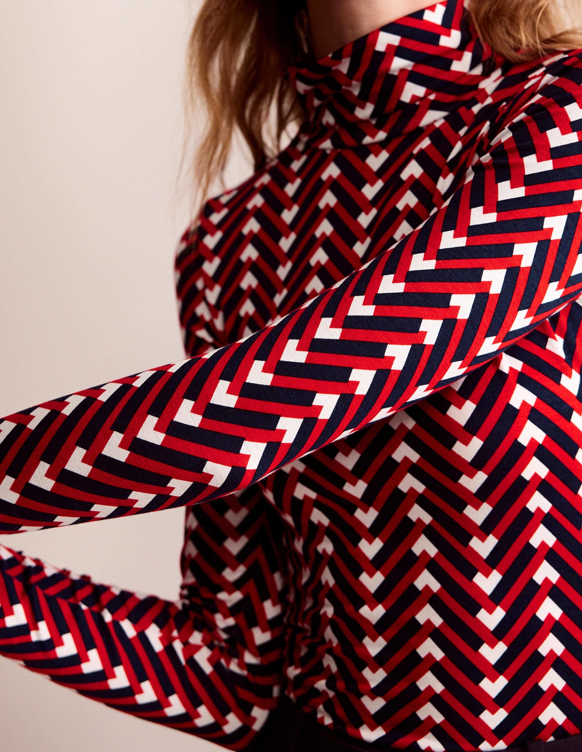 Polly Jersey-Oberteil-Pepperoni, Chevron Geo - Image 2