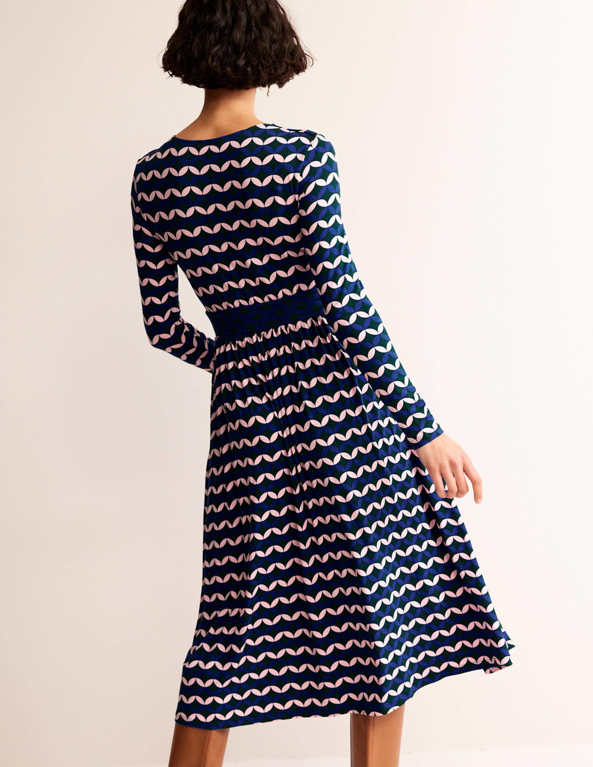 Thea Jersey-Midikleid mit langen Ärmeln-Surf the Web, Abgestufte Diamanten - Image 3
