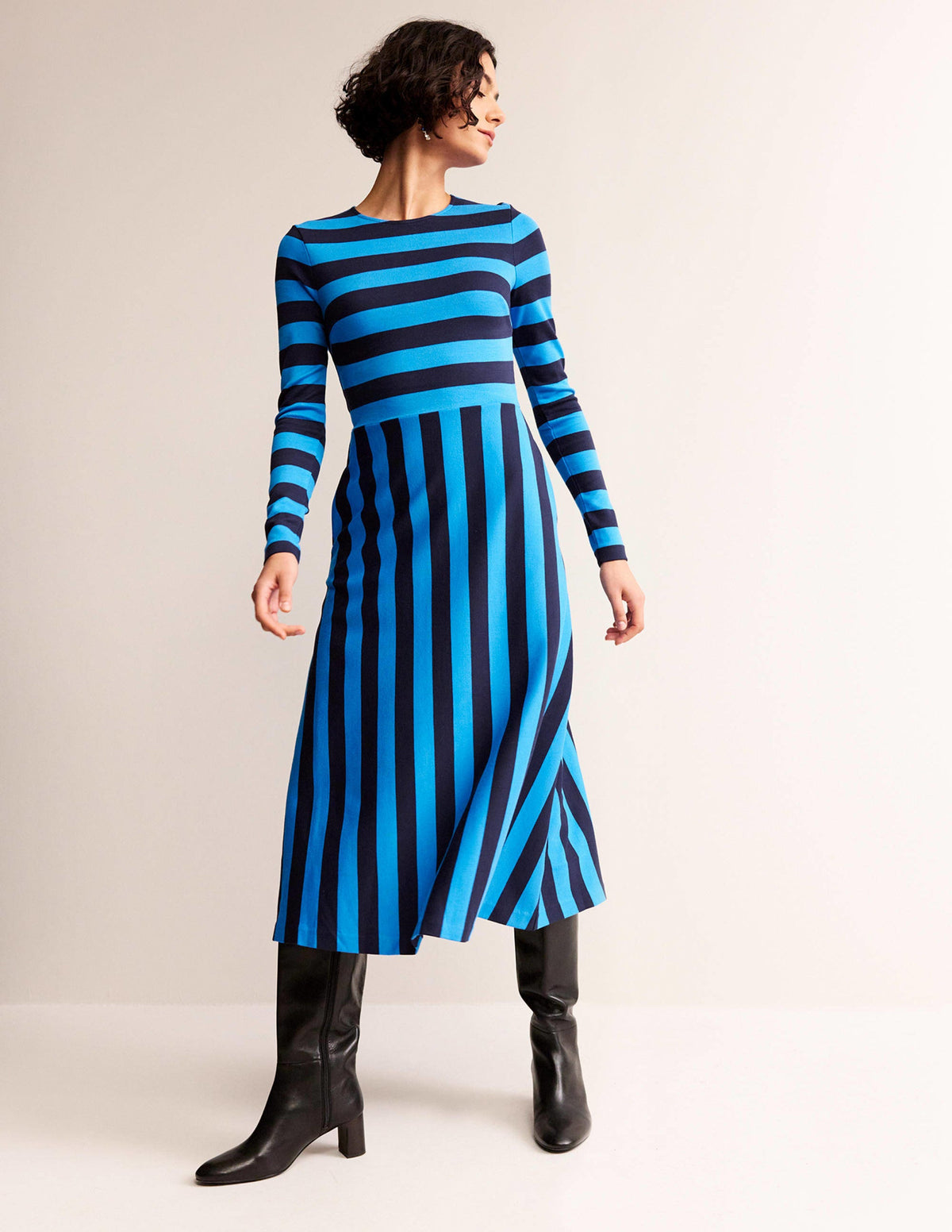 Robe midi rayée en jersey-Bleu marine, rayé bleu brillant - Image 1