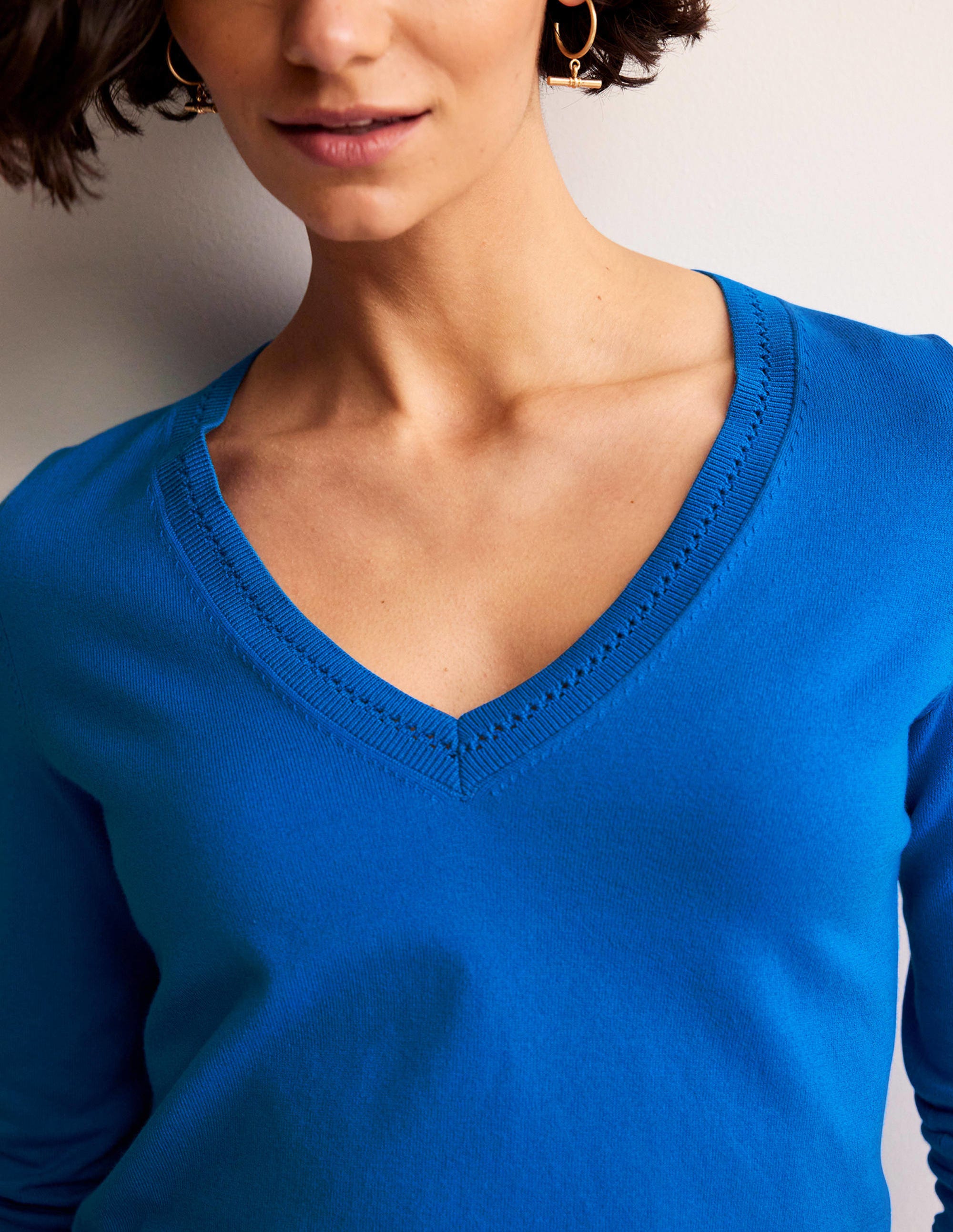 Catriona Pullover aus Baumwolle mit V-Ausschnitt-Leuchtendes Blau - Image 2