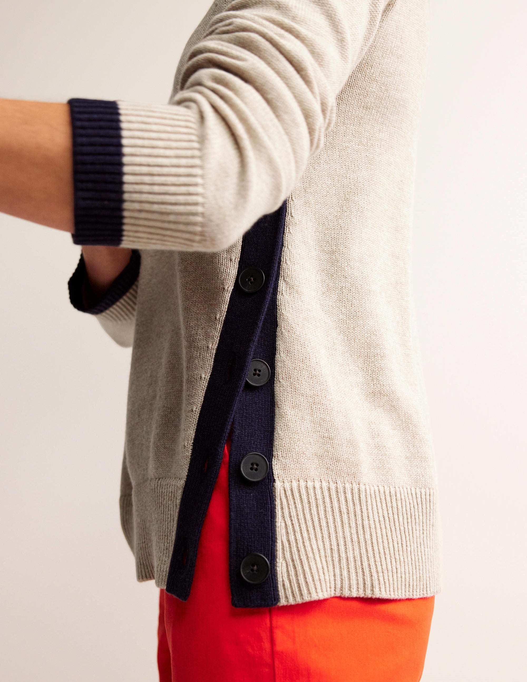 Alma Pullover mit Kontrastbesatz-Chinchilla Meliert, Marineblau - Image 2